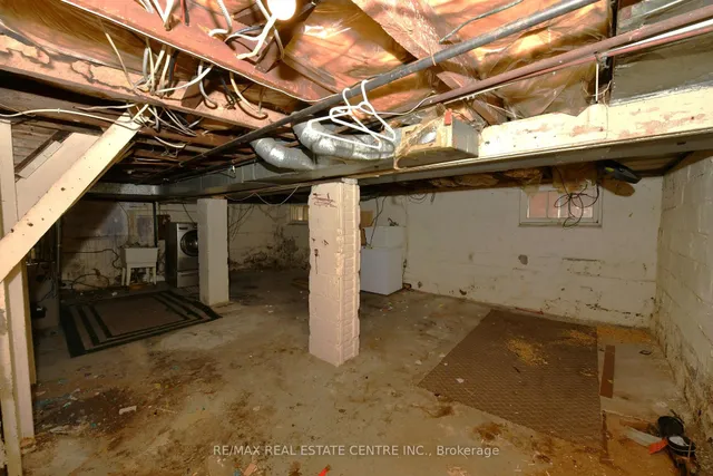 Primary image of 106 Grosvenor Ave
