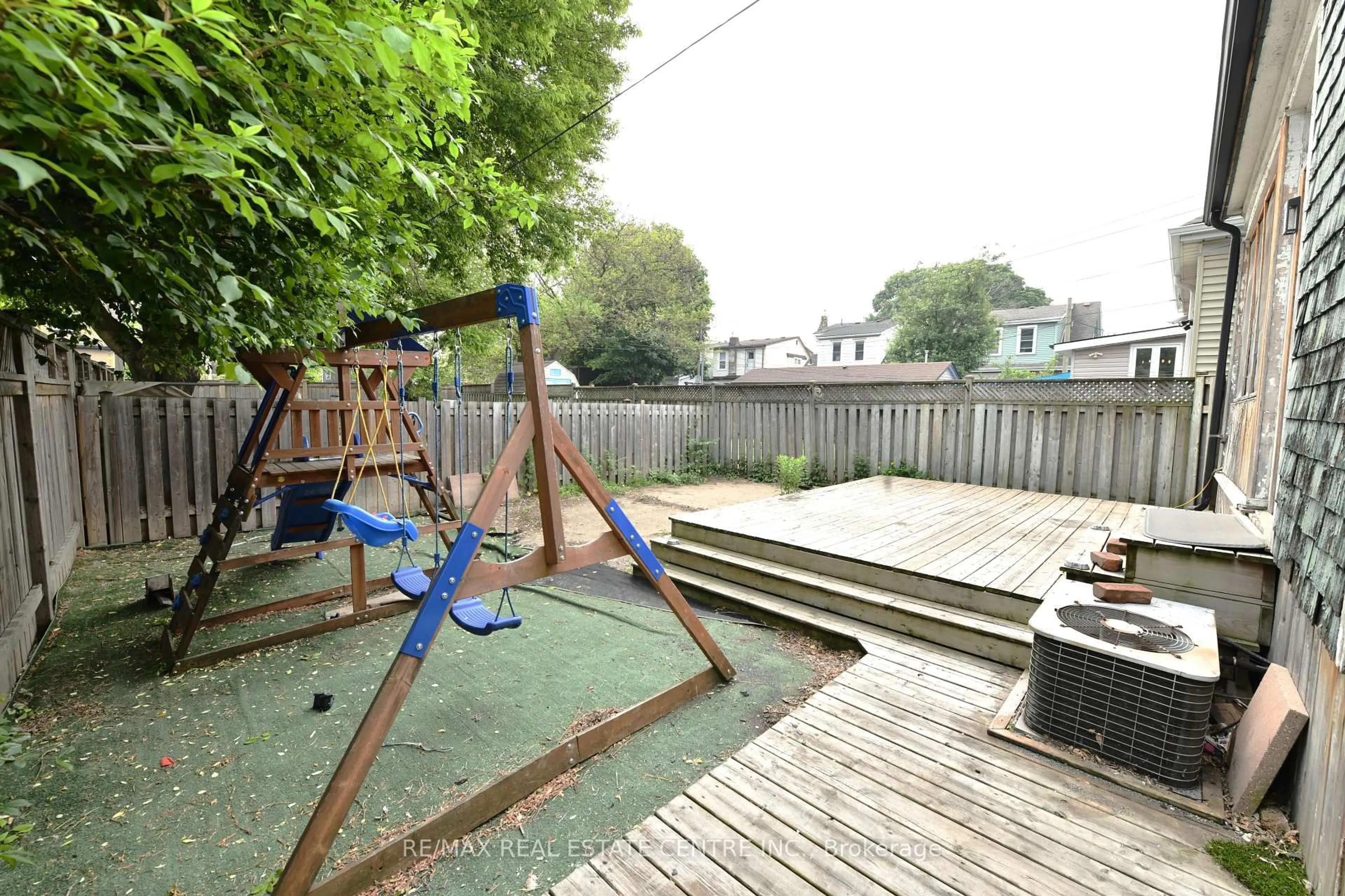 Patio, street for 106 Grosvenor Ave, Hamilton Ontario L8L 7S6
