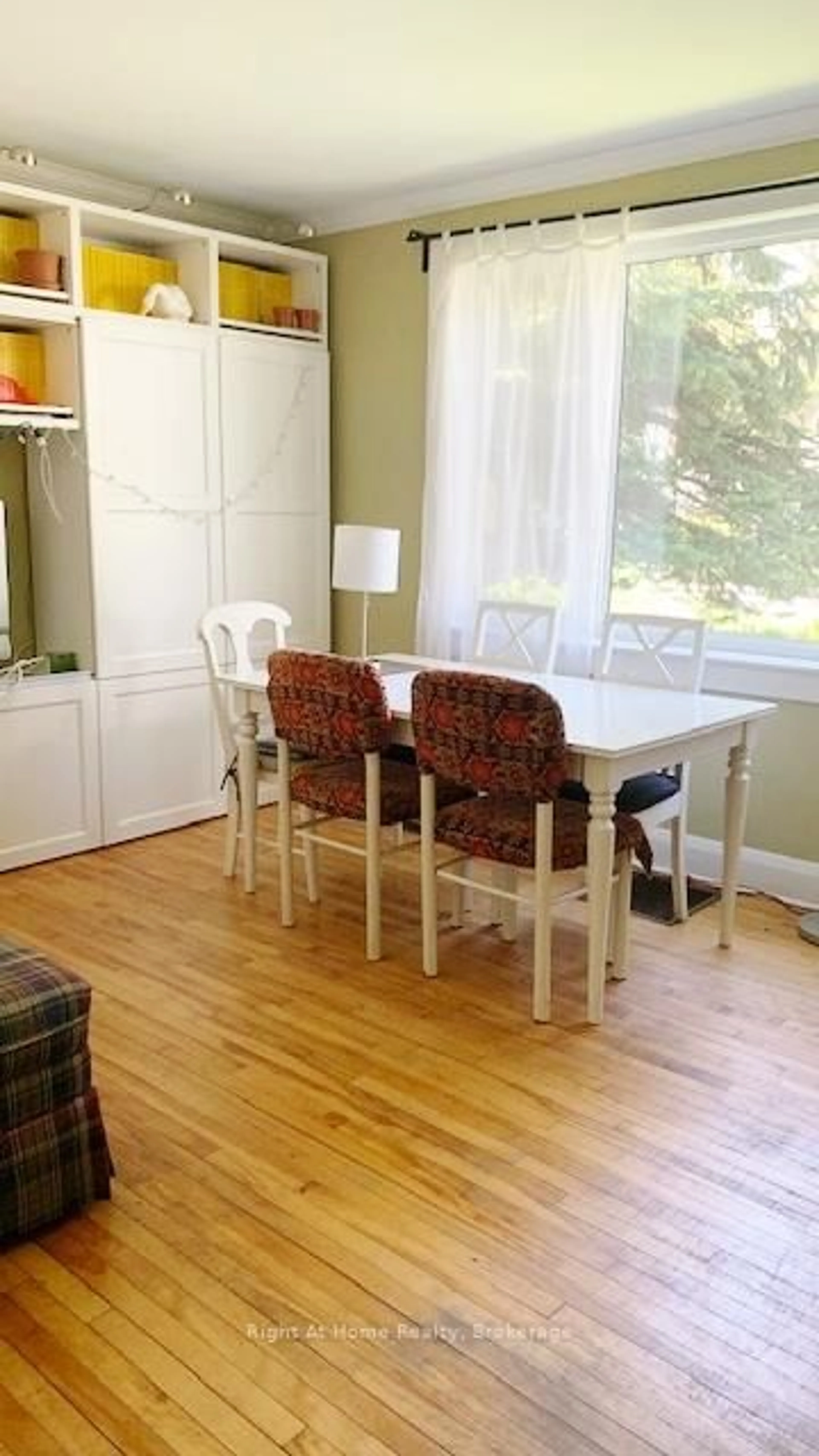 Dining room, wood/laminate floor for 125 Gary Ave, Hamilton Ontario L8S 1Y4