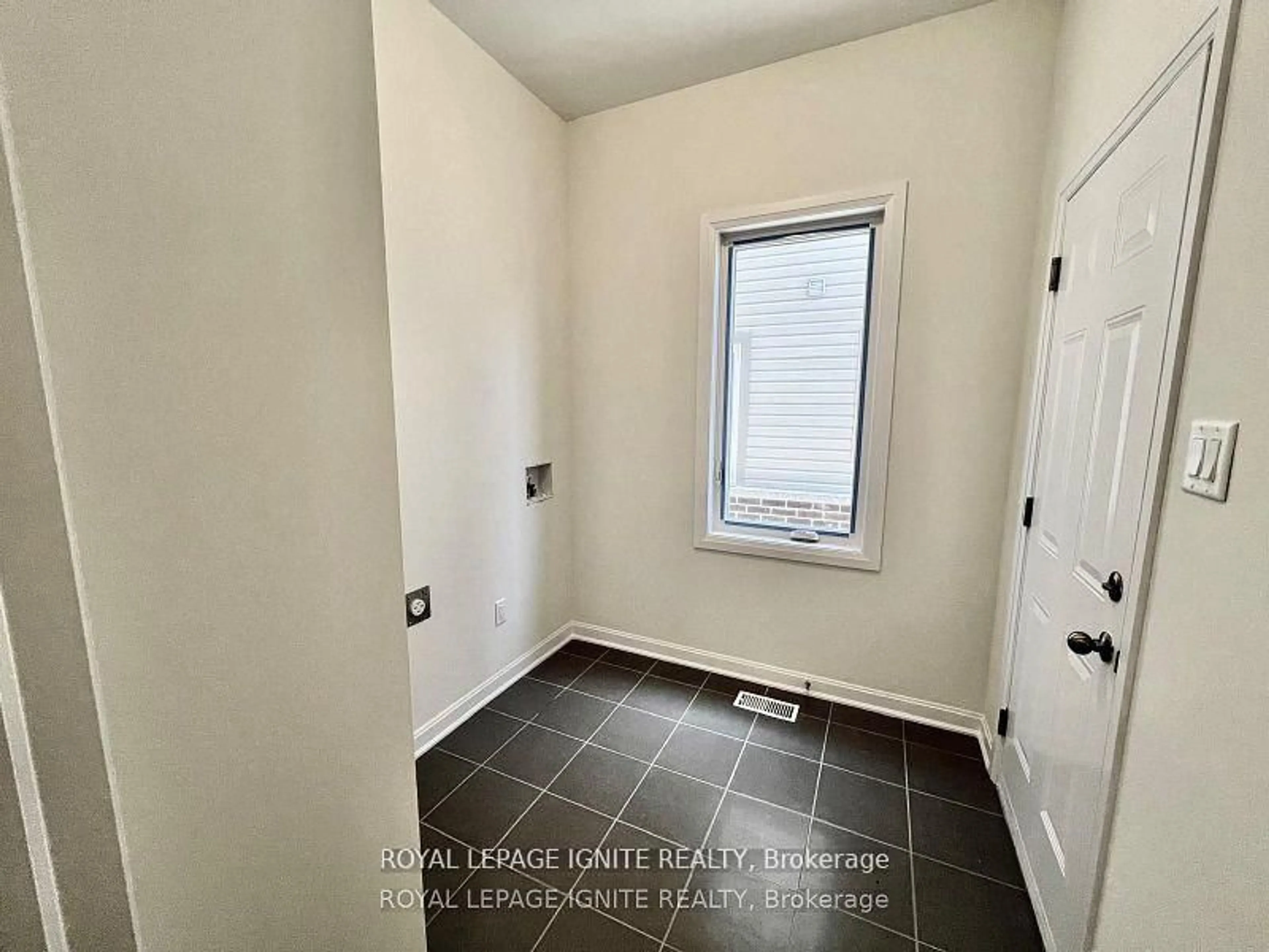 A pic of a room for 126 Gildersleeve Blvd, Bath Ontario K0H 1G0