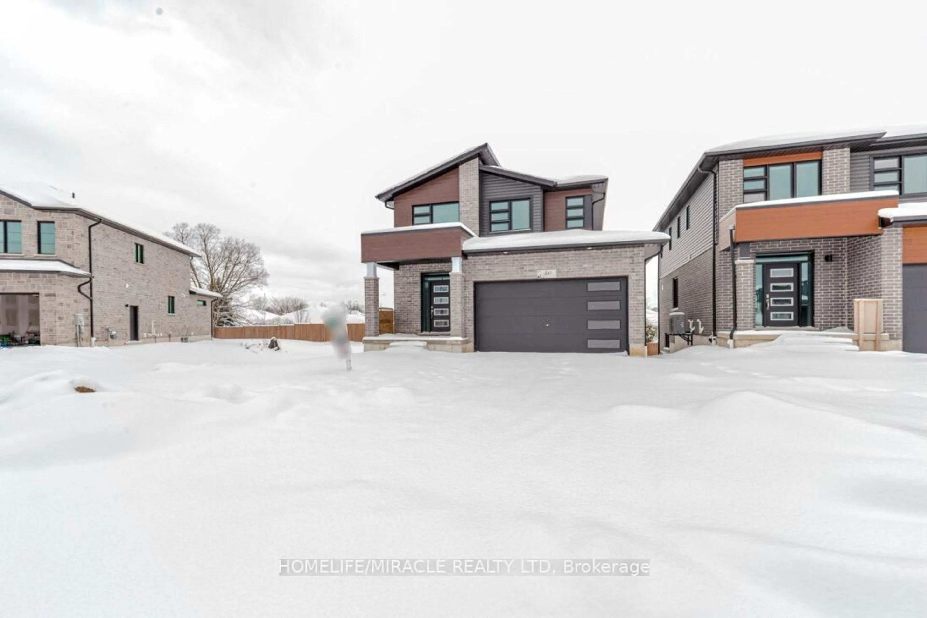 A pic from outside/outdoor area/front of a property/back of a property/a pic from drone, street for 40 Moon Cres, Cambridge Ontario N1S 0C4