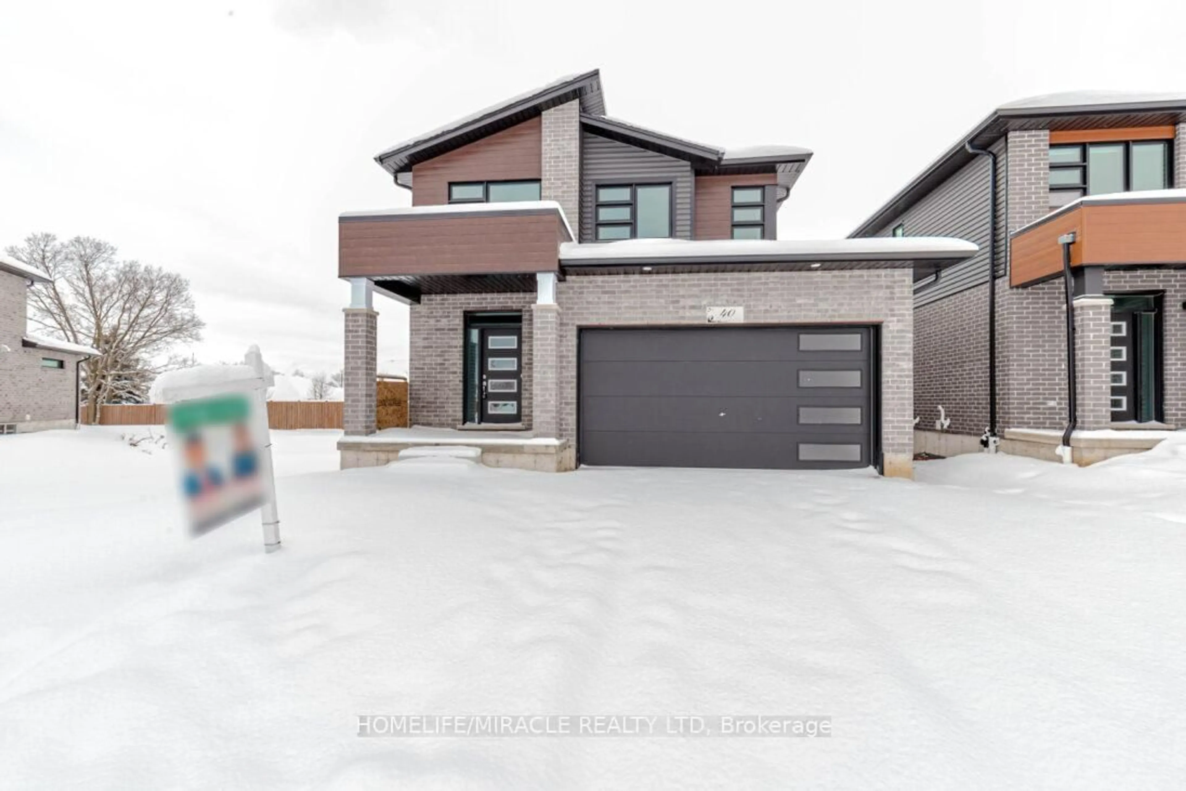Home with brick exterior material, street for 40 Moon Cres, Cambridge Ontario N1S 0C4