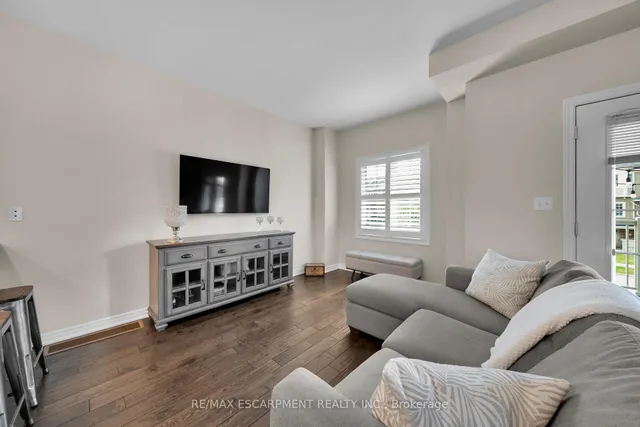 Additional property image - 19 Nisbet Blvd