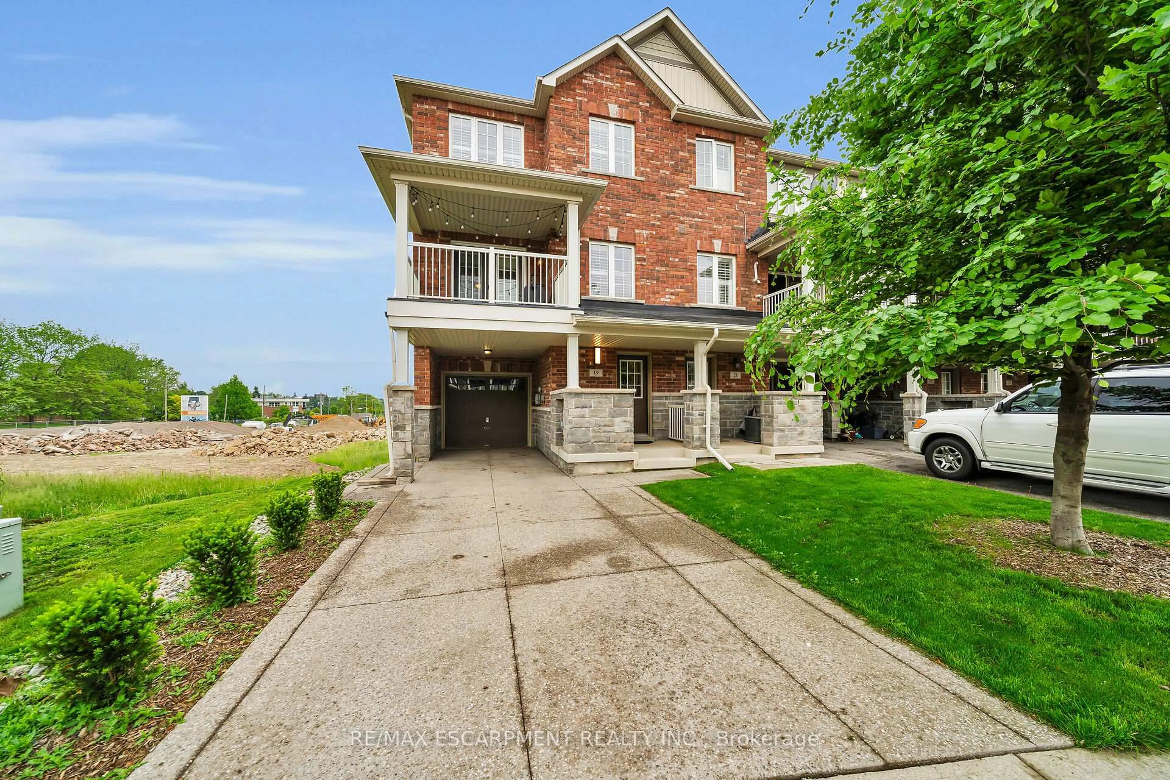 Home with brick exterior material, street for 19 Nisbet Blvd, Hamilton Ontario L8B 0T1