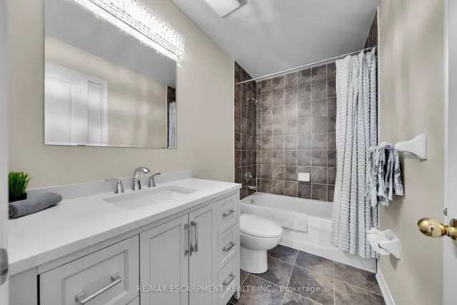 Additional property image - 19 Nisbet Blvd