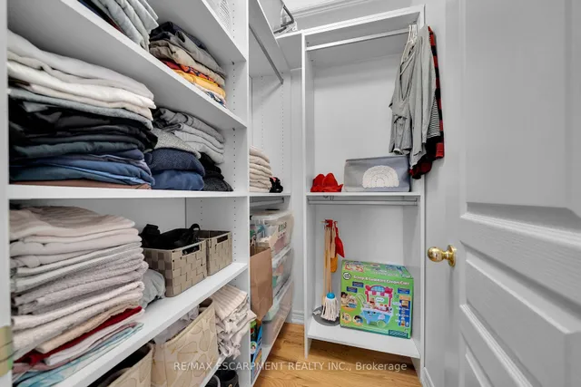Additional property image - 19 Nisbet Blvd