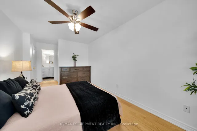 Additional property image - 19 Nisbet Blvd