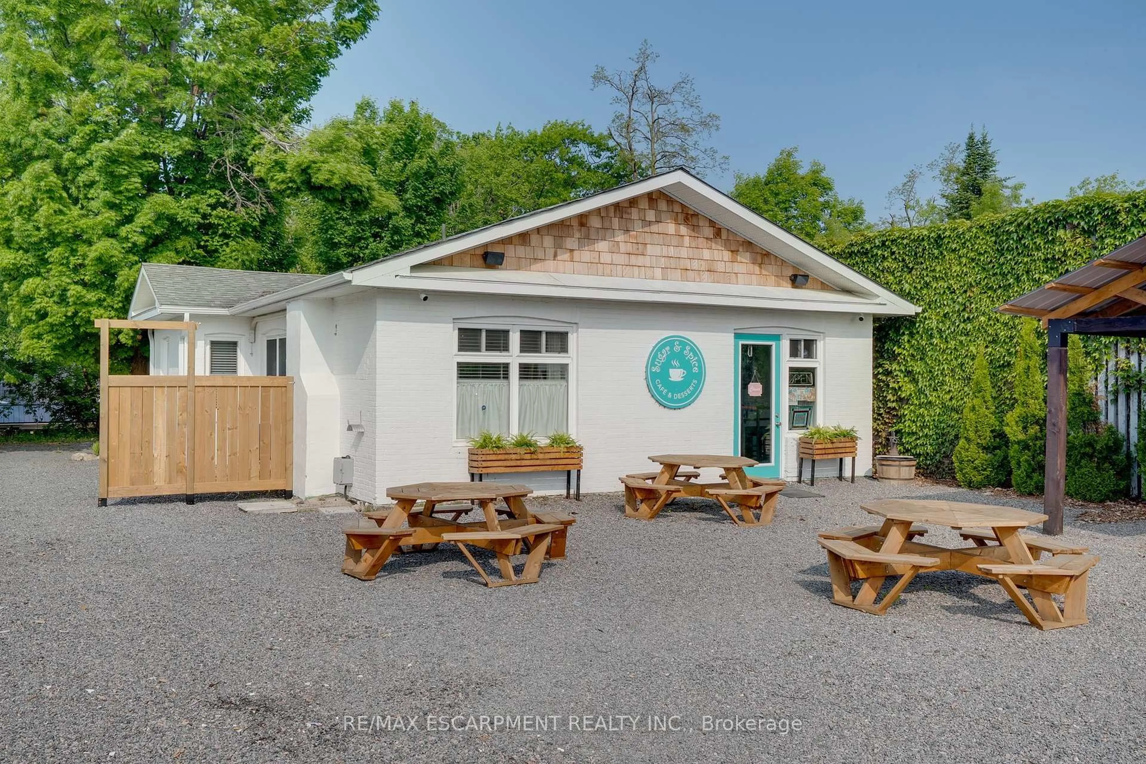 Patio, unknown for 195 Muskoka Rd, Gravenhurst Ontario P1P 1X2