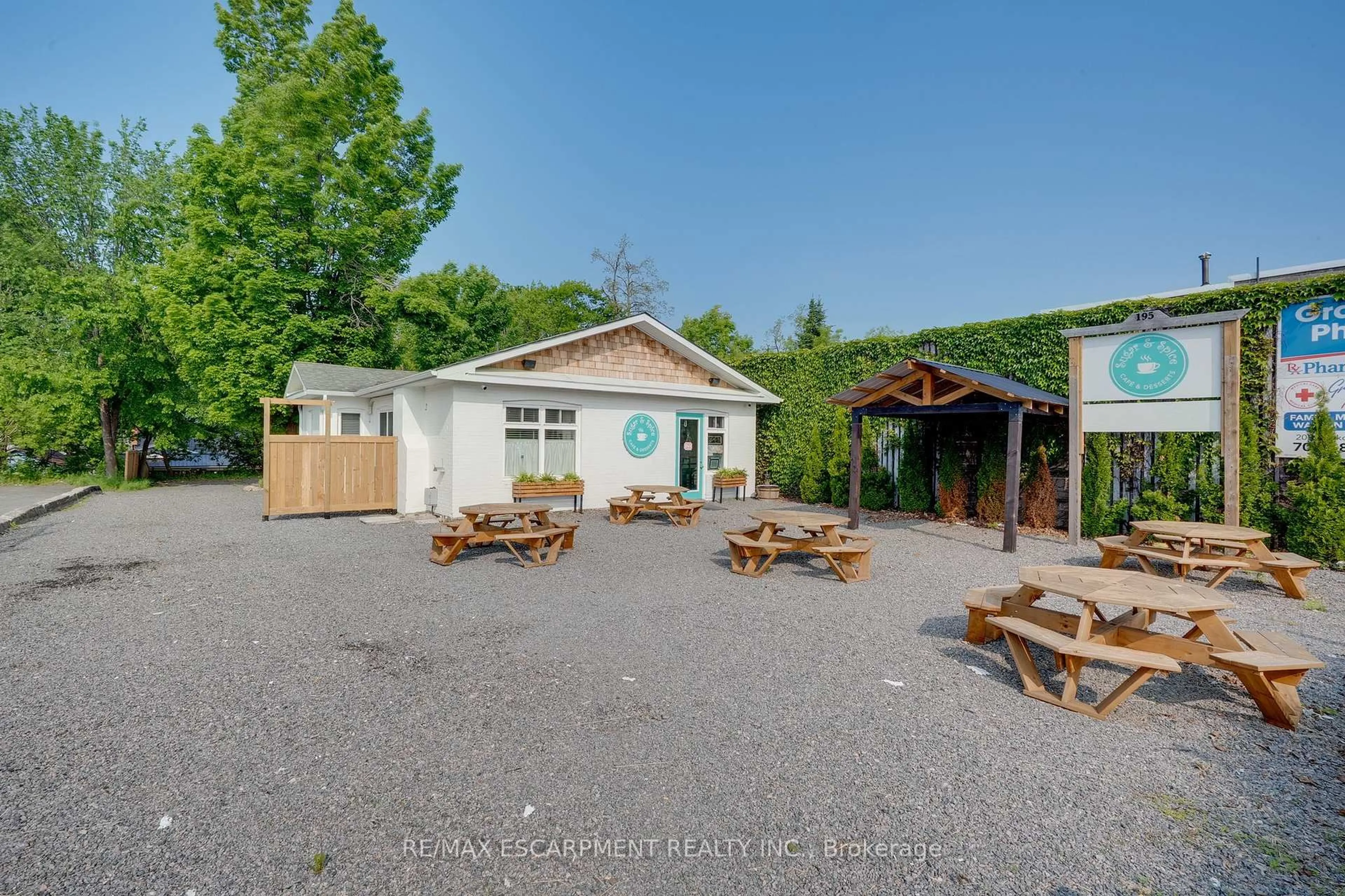 Patio, unknown for 195 Muskoka Rd, Gravenhurst Ontario P1P 1X2