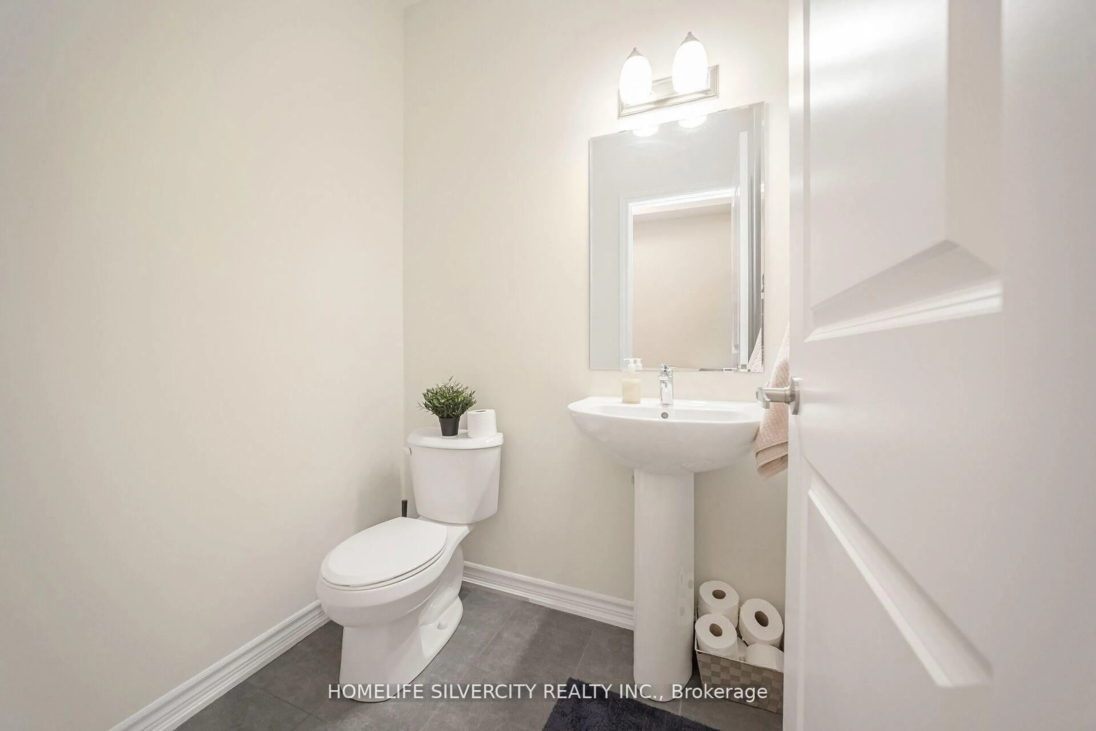 Standard bathroom, ceramic/tile floor for 74 Brown St, Erin Ontario N0B 1T0