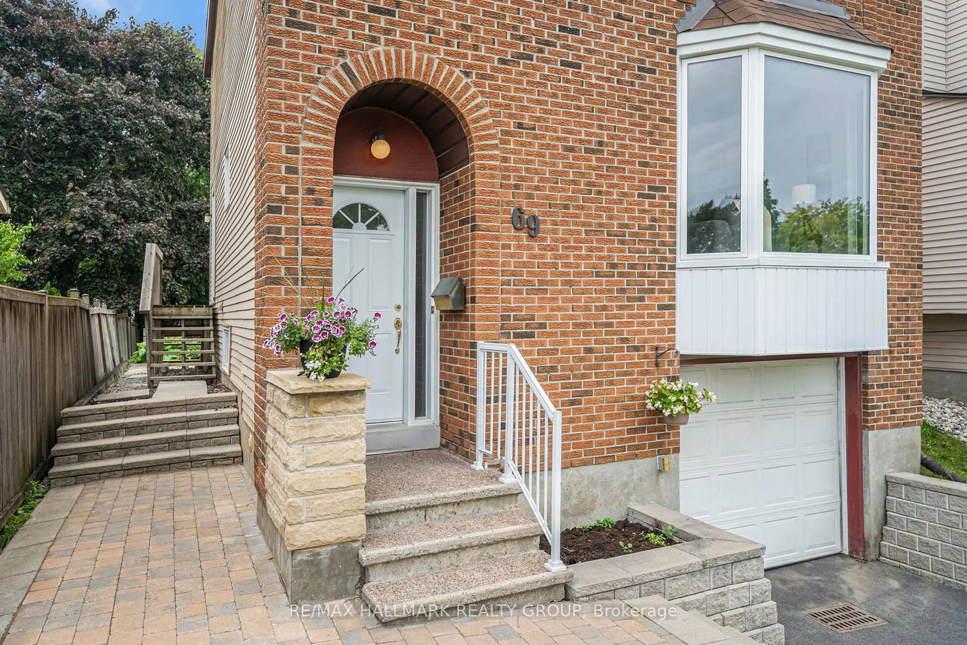 Home with brick exterior material, street for 69 Farm Gate Cres, Ottawa Ontario K2E 7N3