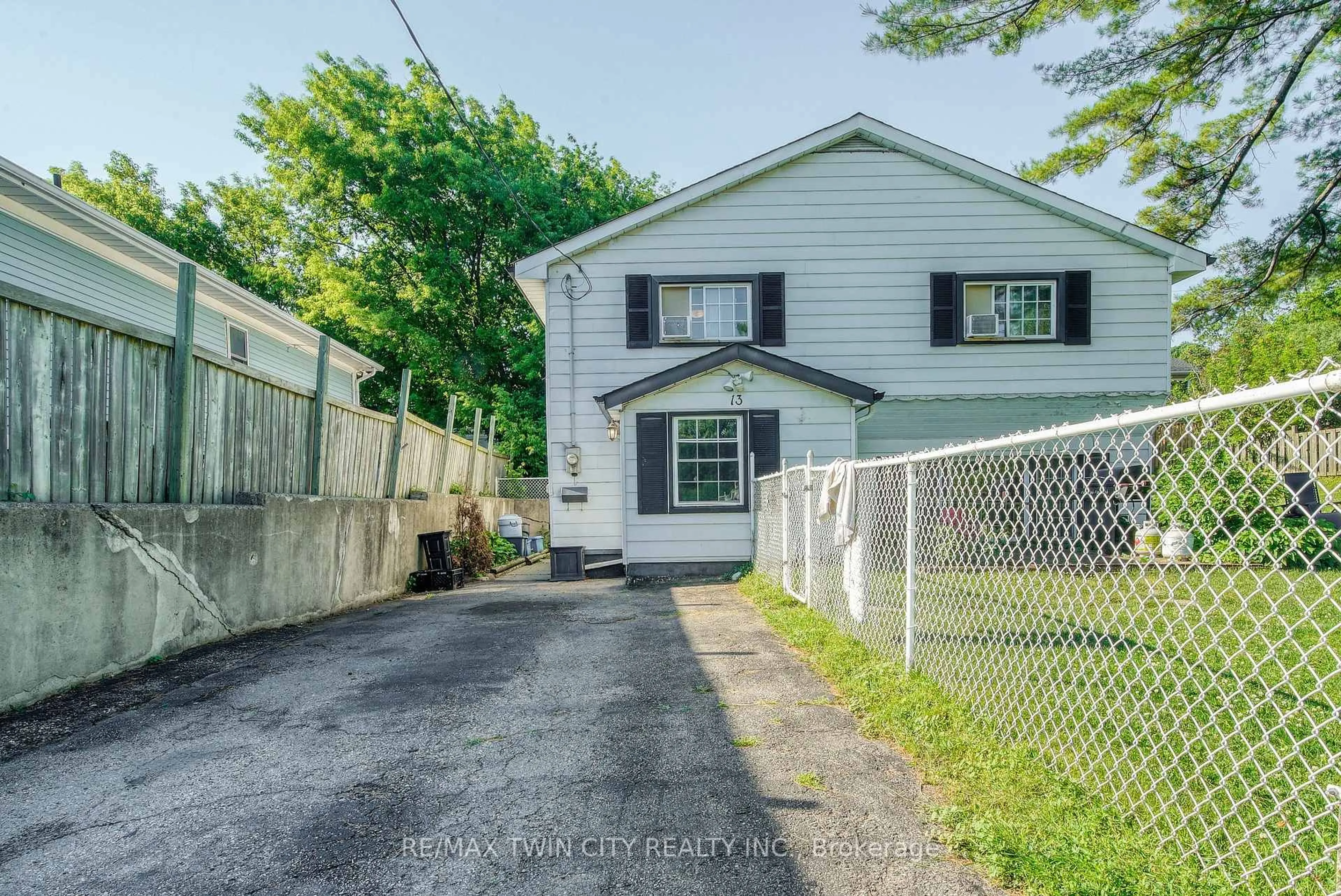 A pic from outside/outdoor area/front of a property/back of a property/a pic from drone, street for 13 Brooklyne Rd, Cambridge Ontario N1R 1C4