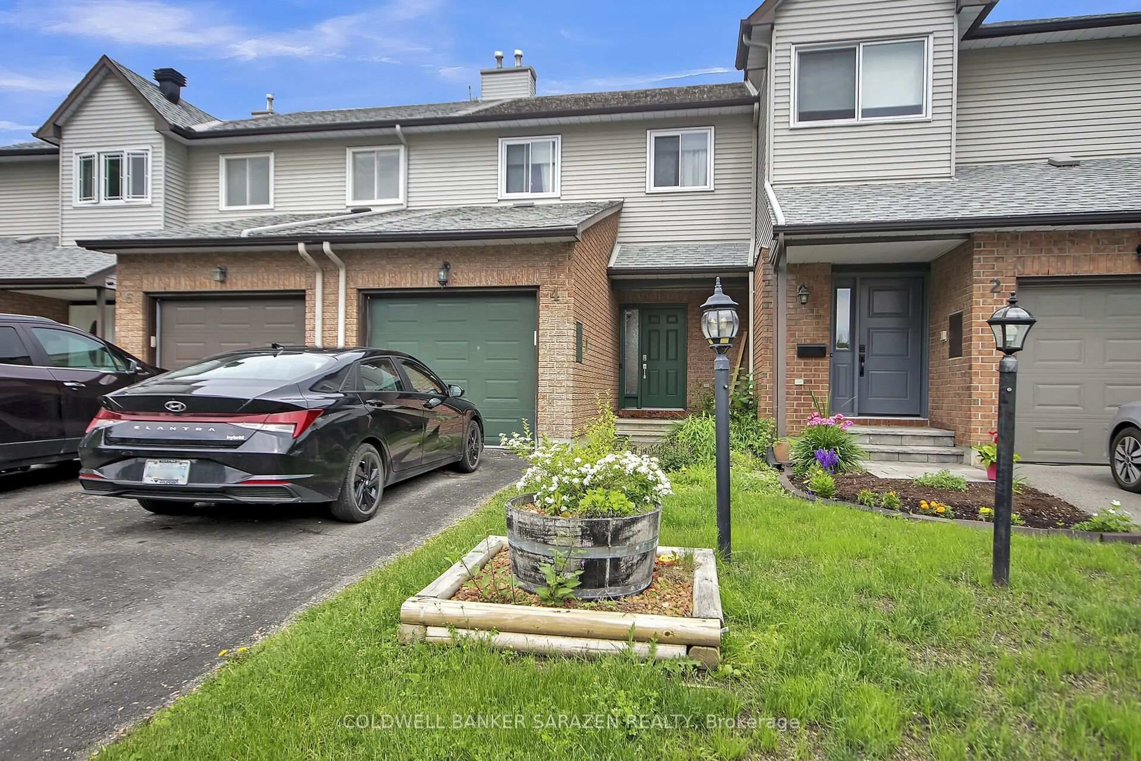 A pic from outside/outdoor area/front of a property/back of a property/a pic from drone, street for 4 Armadale Cres, Ottawa Ontario K2J 4A4
