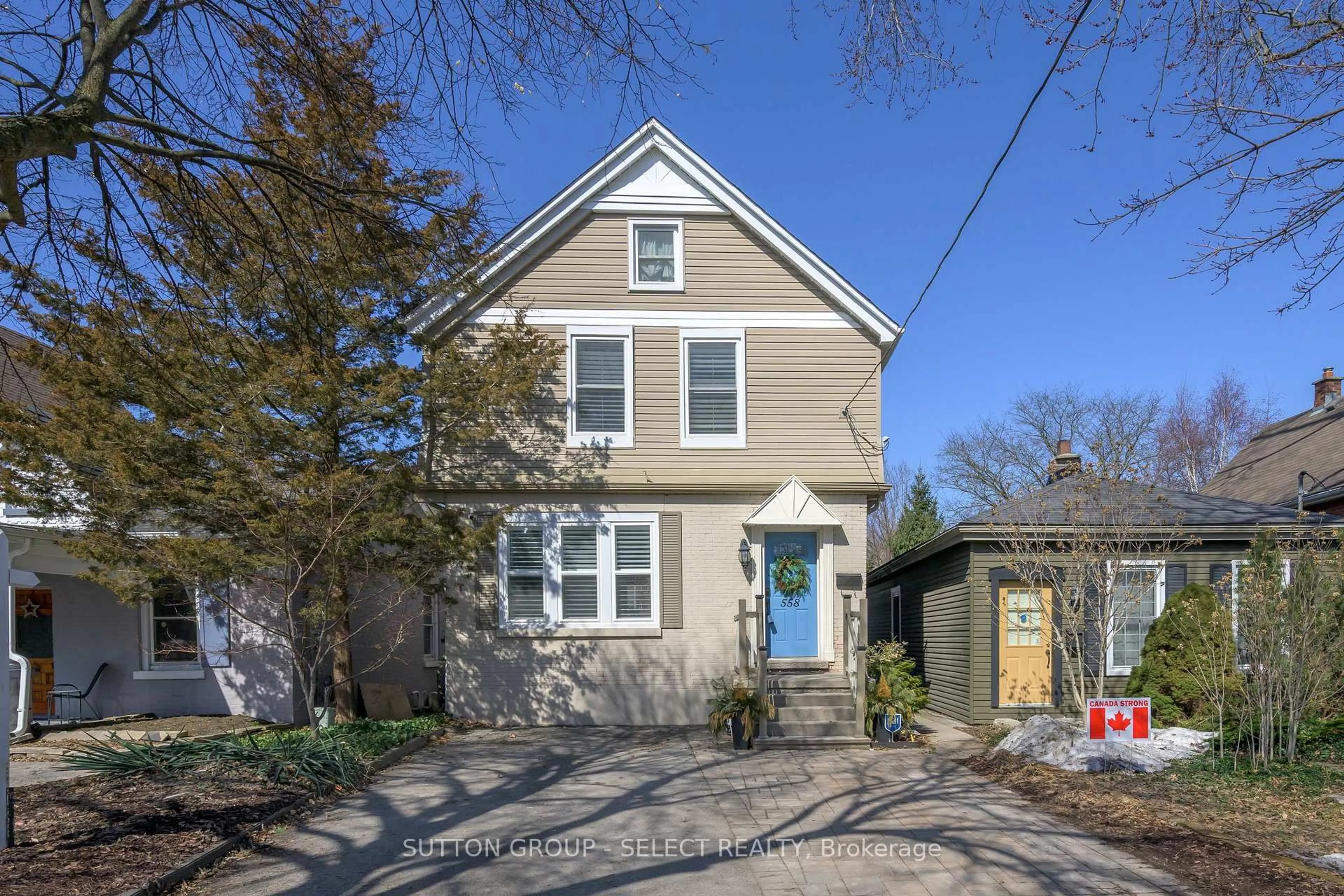 Home with vinyl exterior material, street for 558 Princess Ave, London East Ontario N6B 2B9