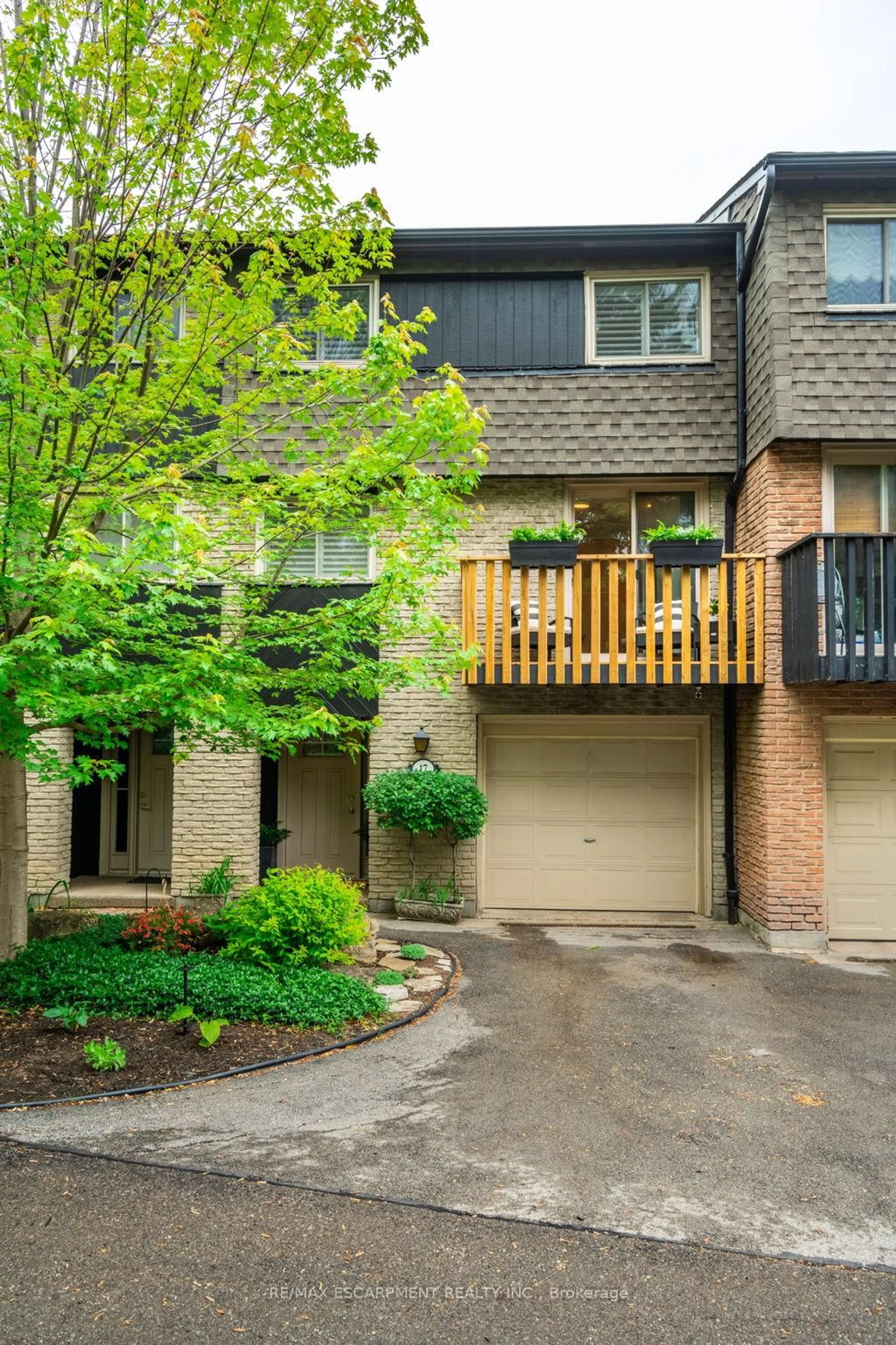Unknown for 1967 Main St #17, Hamilton Ontario L8S 4P4