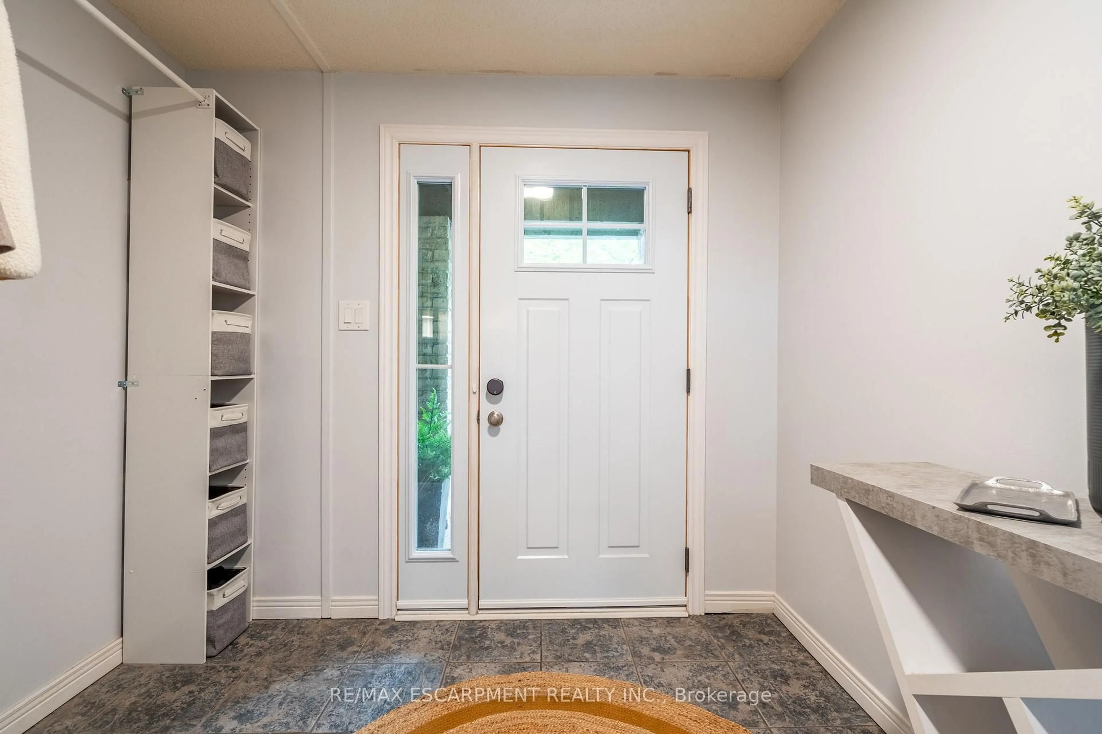 Indoor entryway for 1967 Main St #17, Hamilton Ontario L8S 4P4
