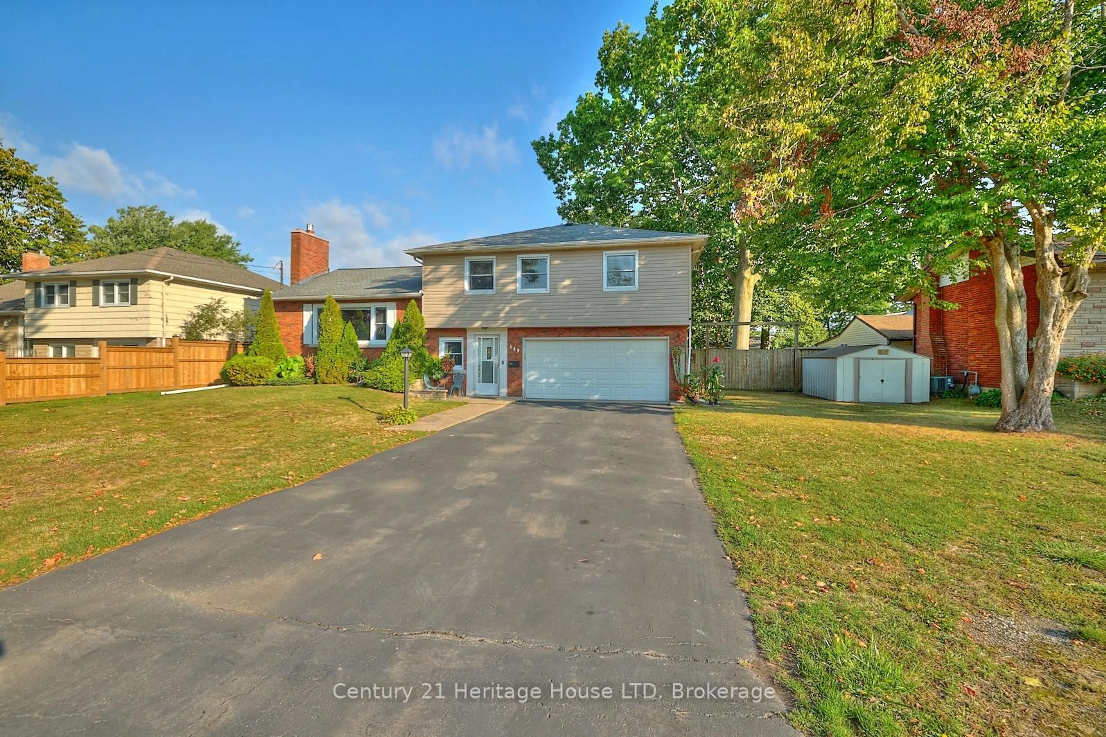 A pic from outside/outdoor area/front of a property/back of a property/a pic from drone, street for 449 Stanley St, Port Colborne Ontario L3K 3A7