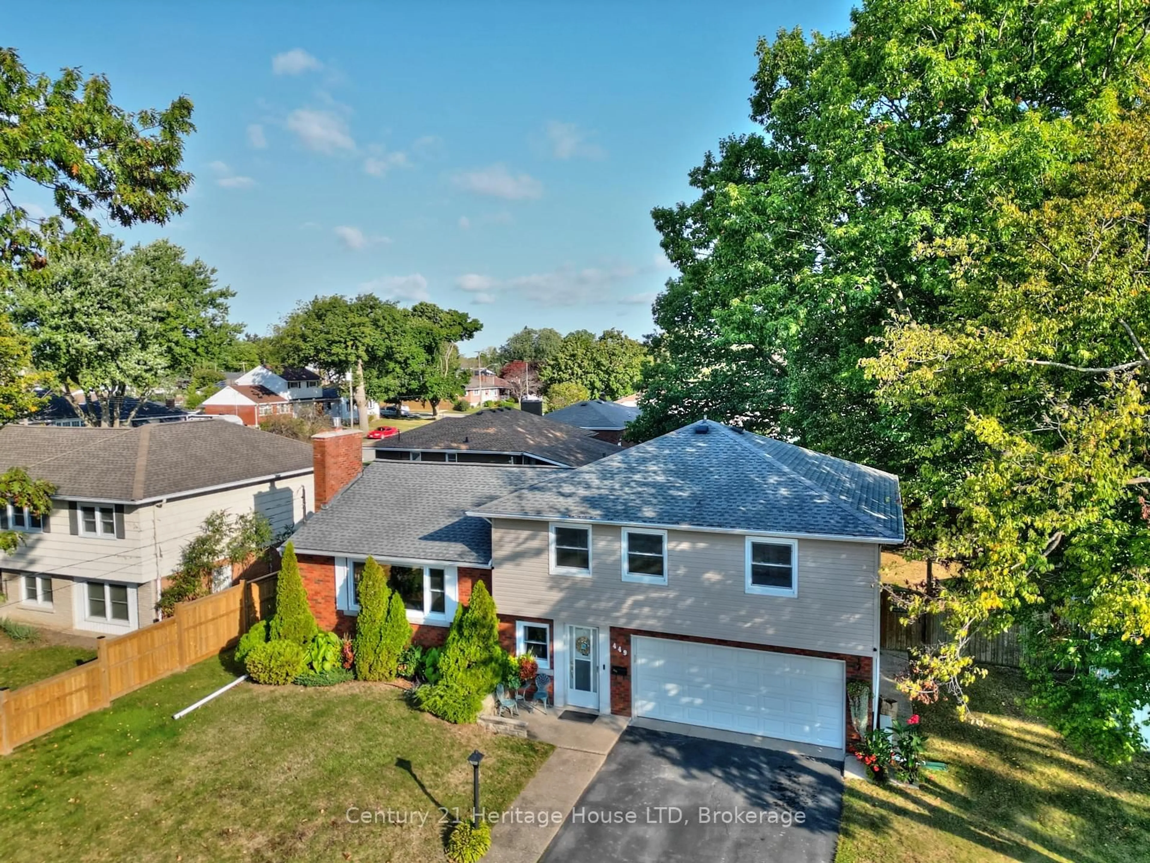 A pic from outside/outdoor area/front of a property/back of a property/a pic from drone, street for 449 Stanley St, Port Colborne Ontario L3K 3A7