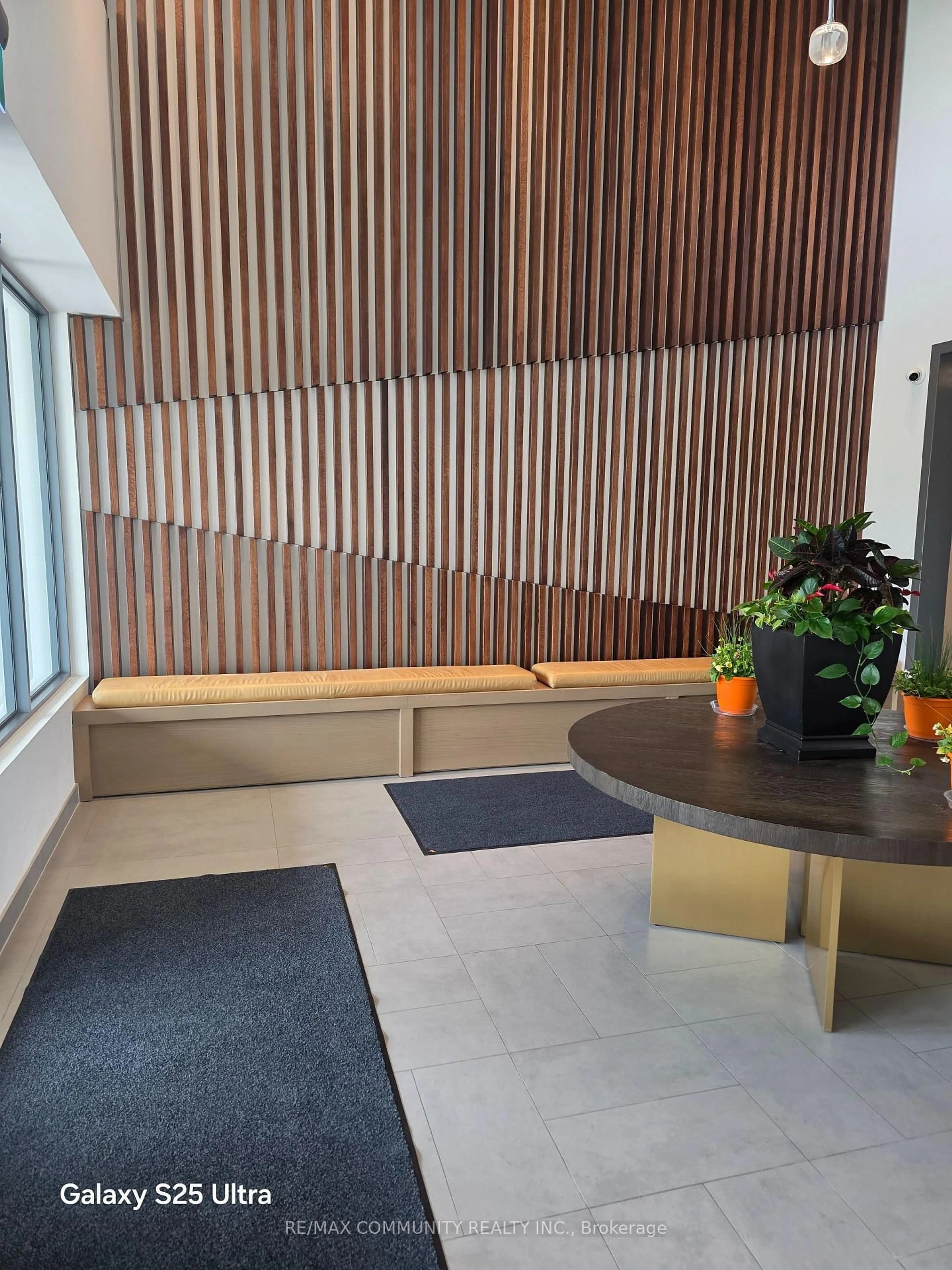Indoor foyer for 121 Highway 8 #419, Hamilton Ontario L8E 5B7