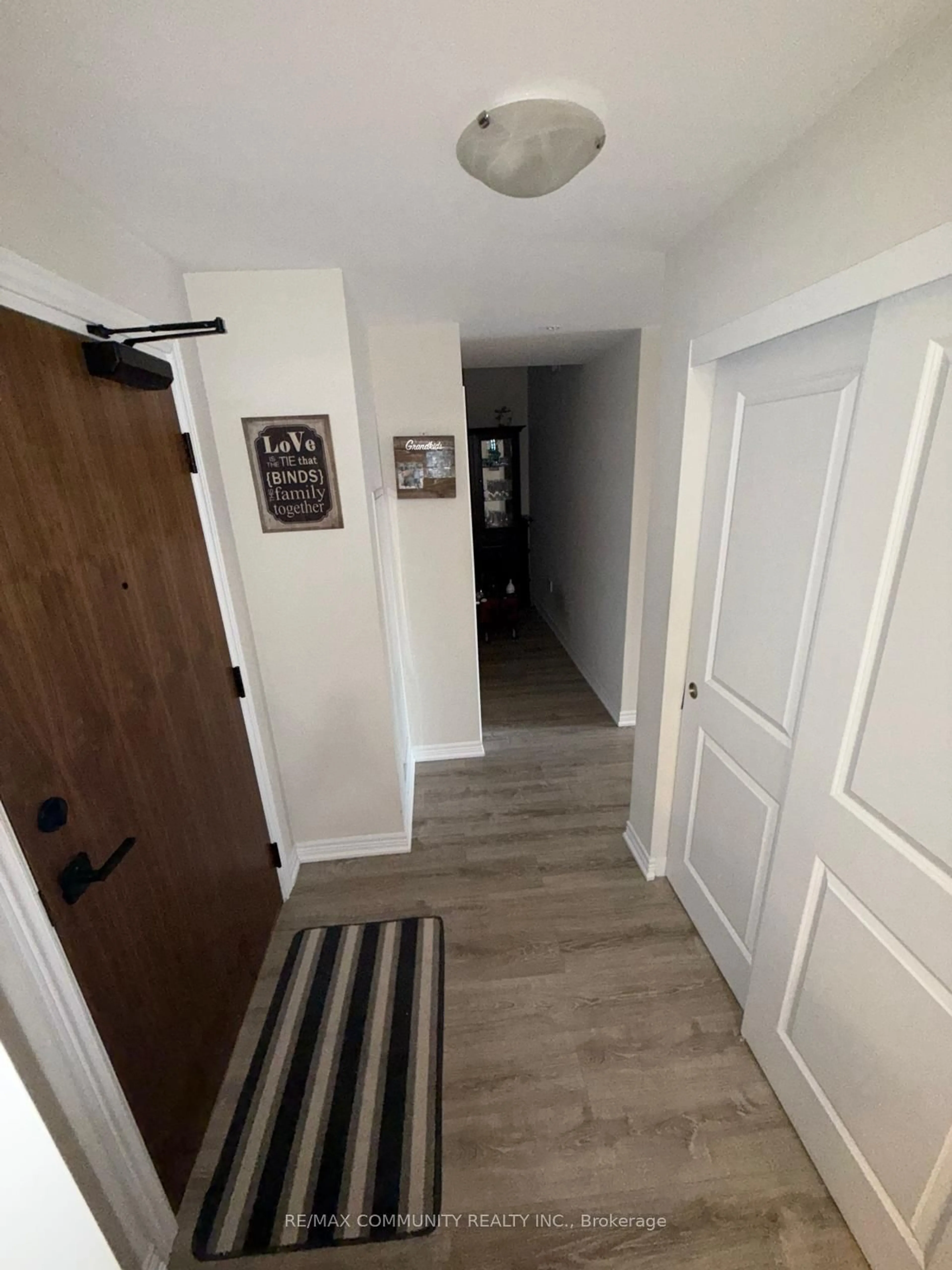 Indoor entryway for 121 Highway 8 #419, Hamilton Ontario L8E 5B7