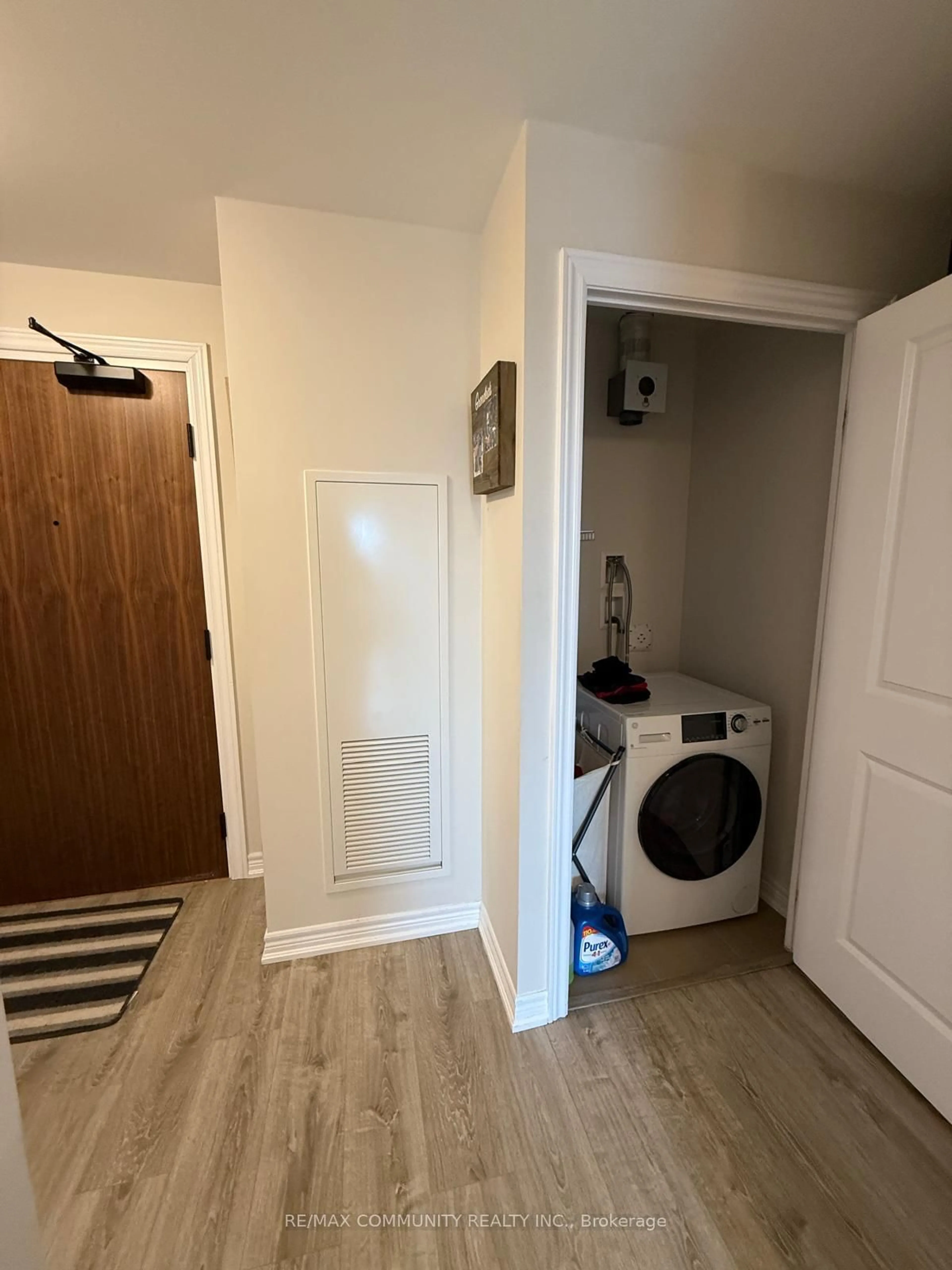 A pic of a room for 121 Highway 8 #419, Hamilton Ontario L8E 5B7