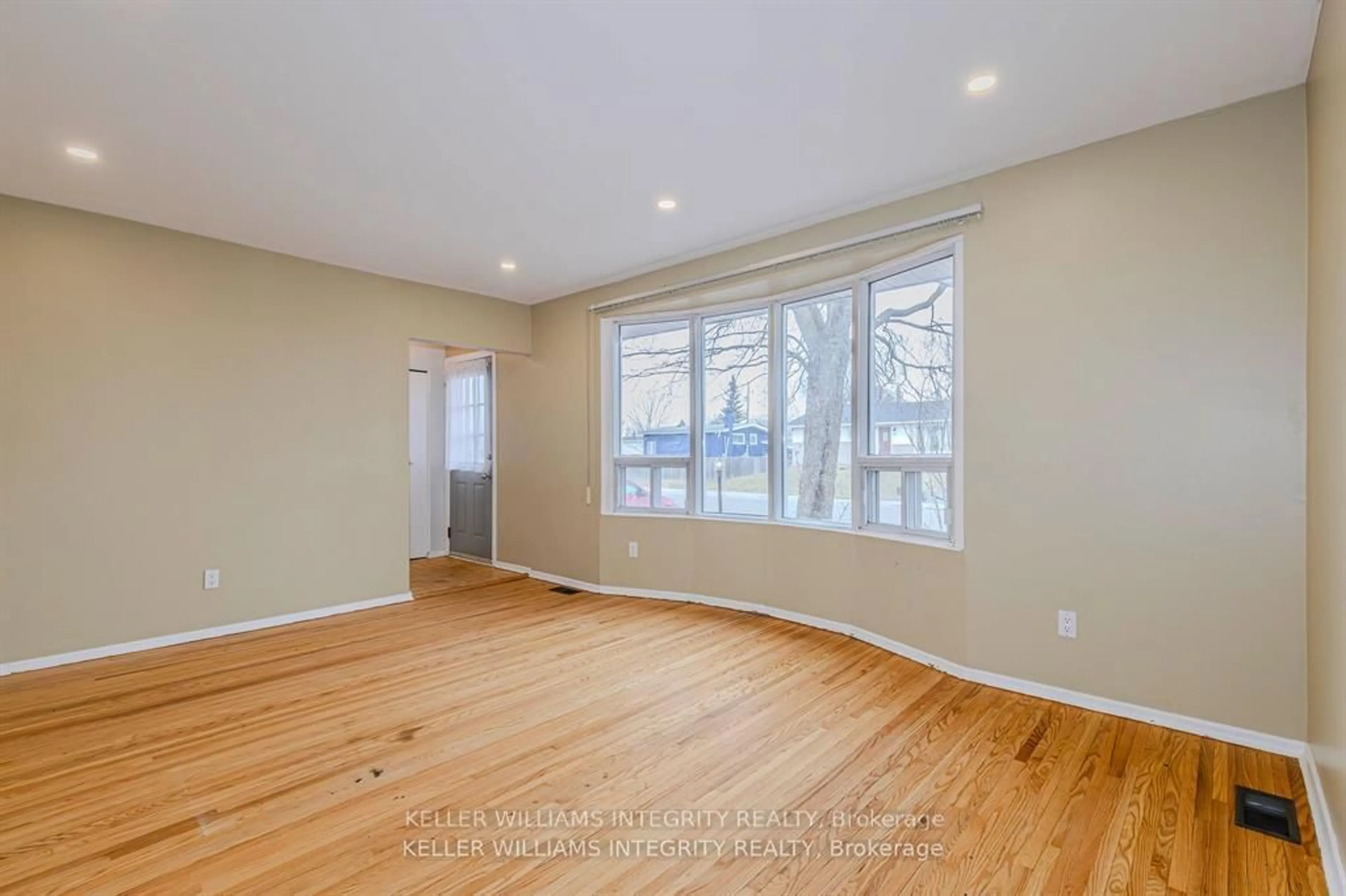 A pic of a room for 1402 Major Rd, Ottawa Ontario K1E 1H4