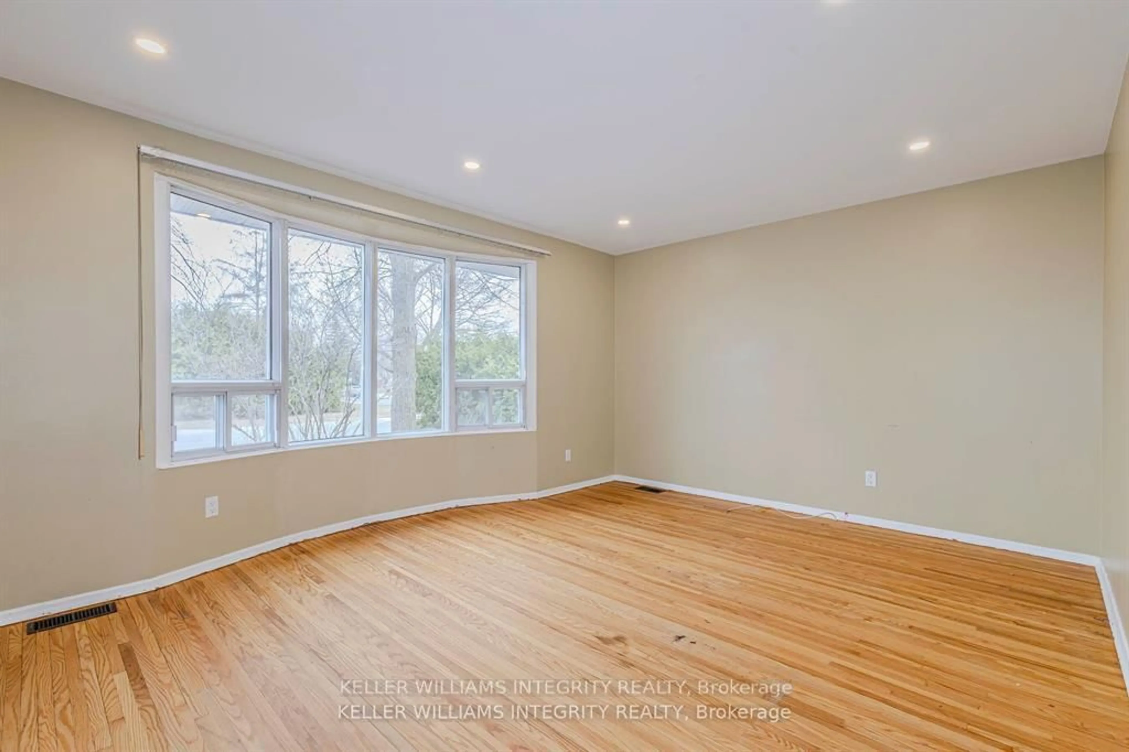 A pic of a room for 1402 Major Rd, Ottawa Ontario K1E 1H4