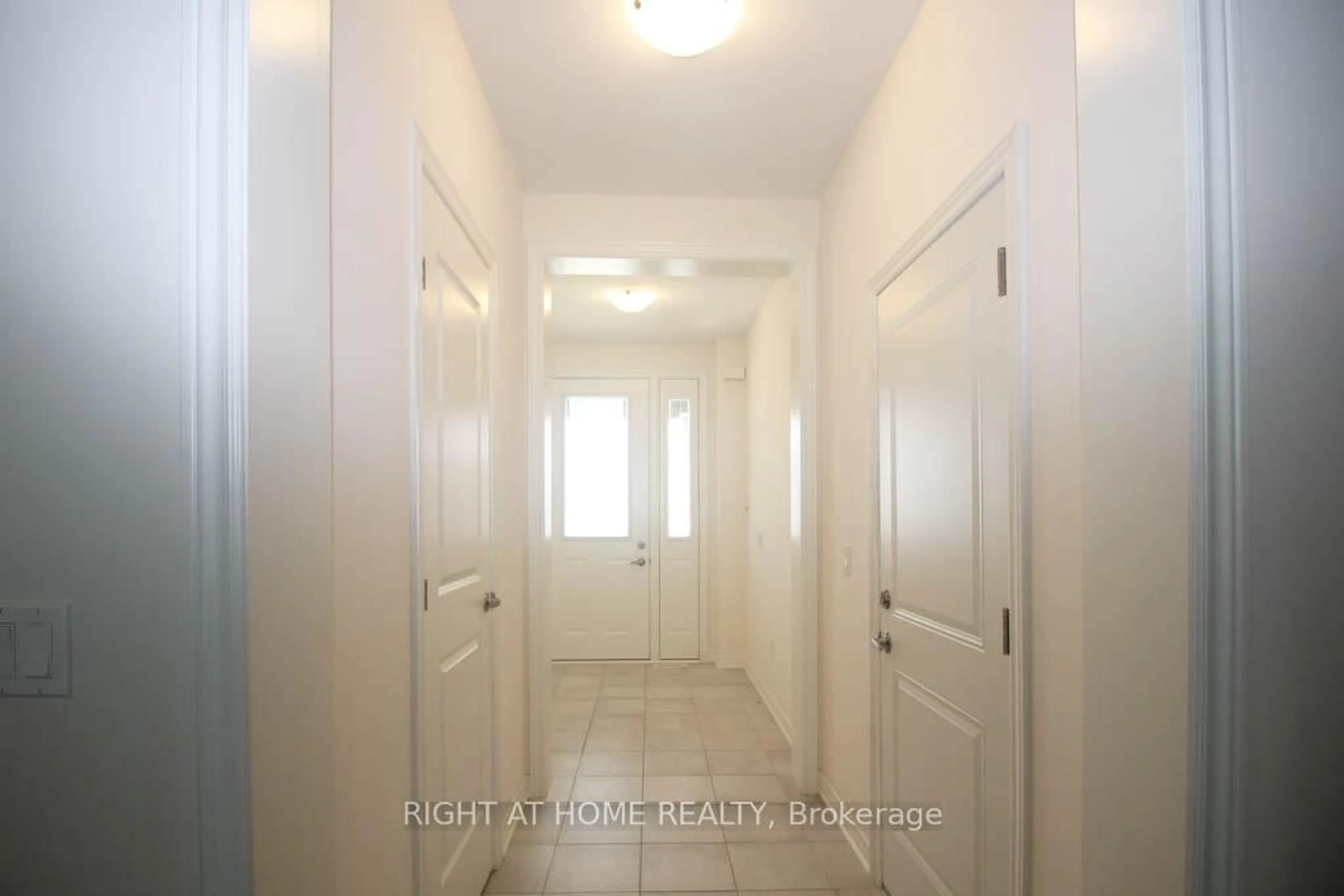 Indoor entryway for 349 Raymond Rd, Hamilton Ontario L9K 0J8