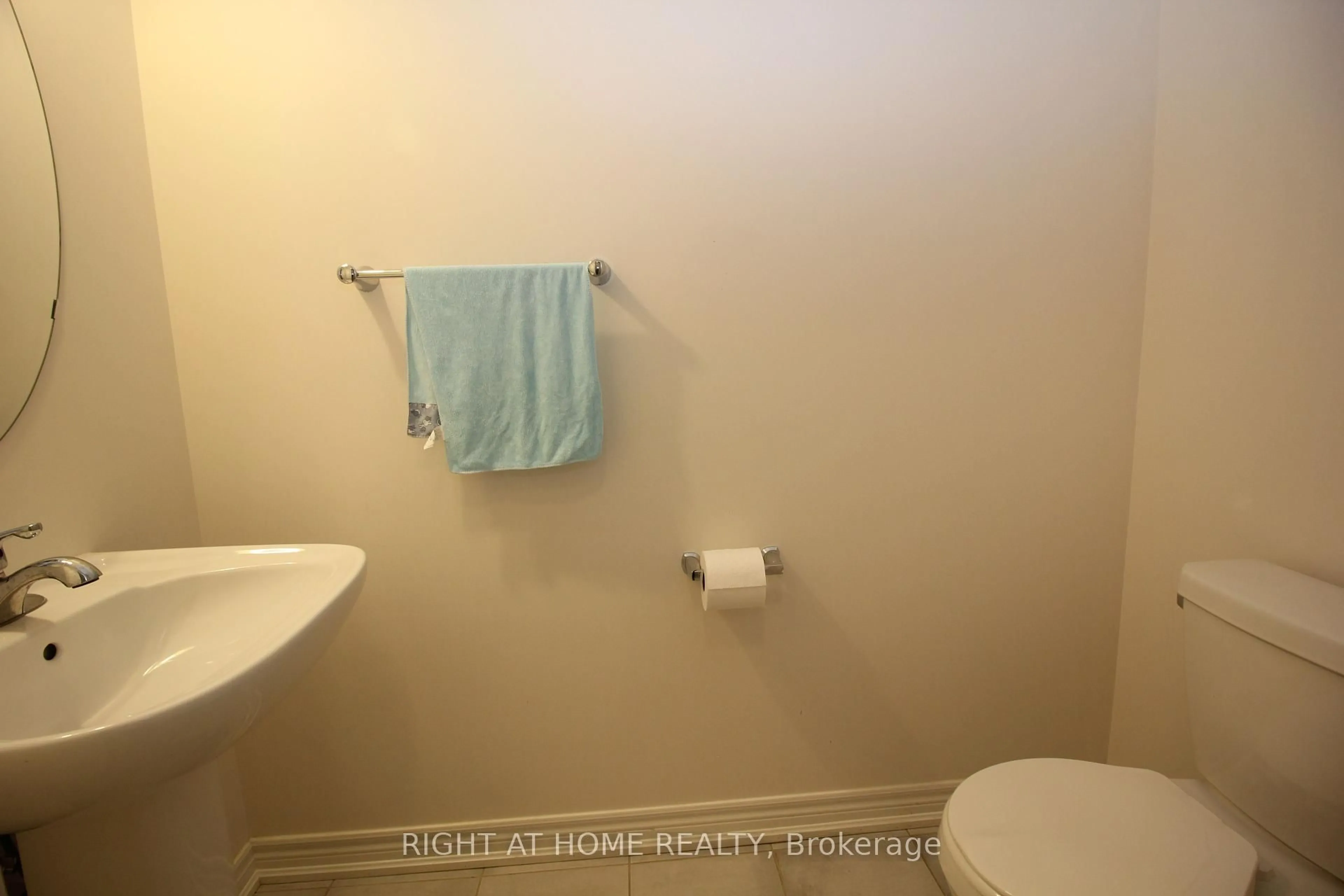 A pic of a room for 349 Raymond Rd, Hamilton Ontario L9K 0J8