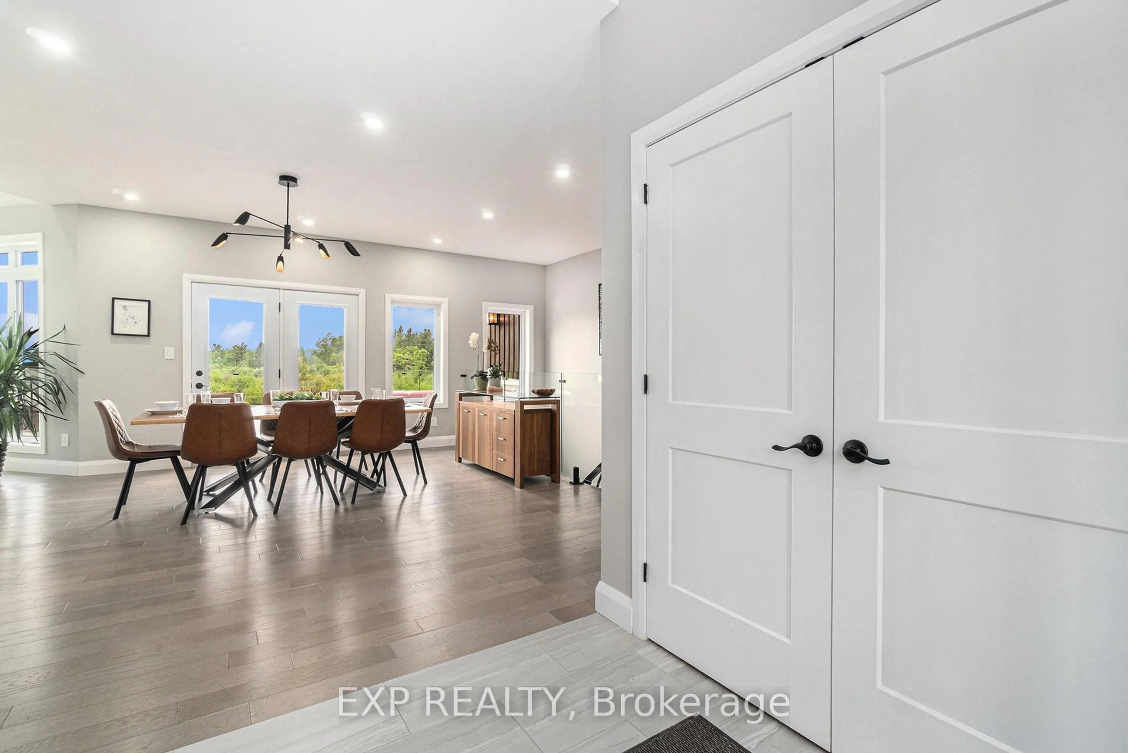 Indoor entryway for 21 Constance Lake Rd, Ottawa Ontario K2K 1X7