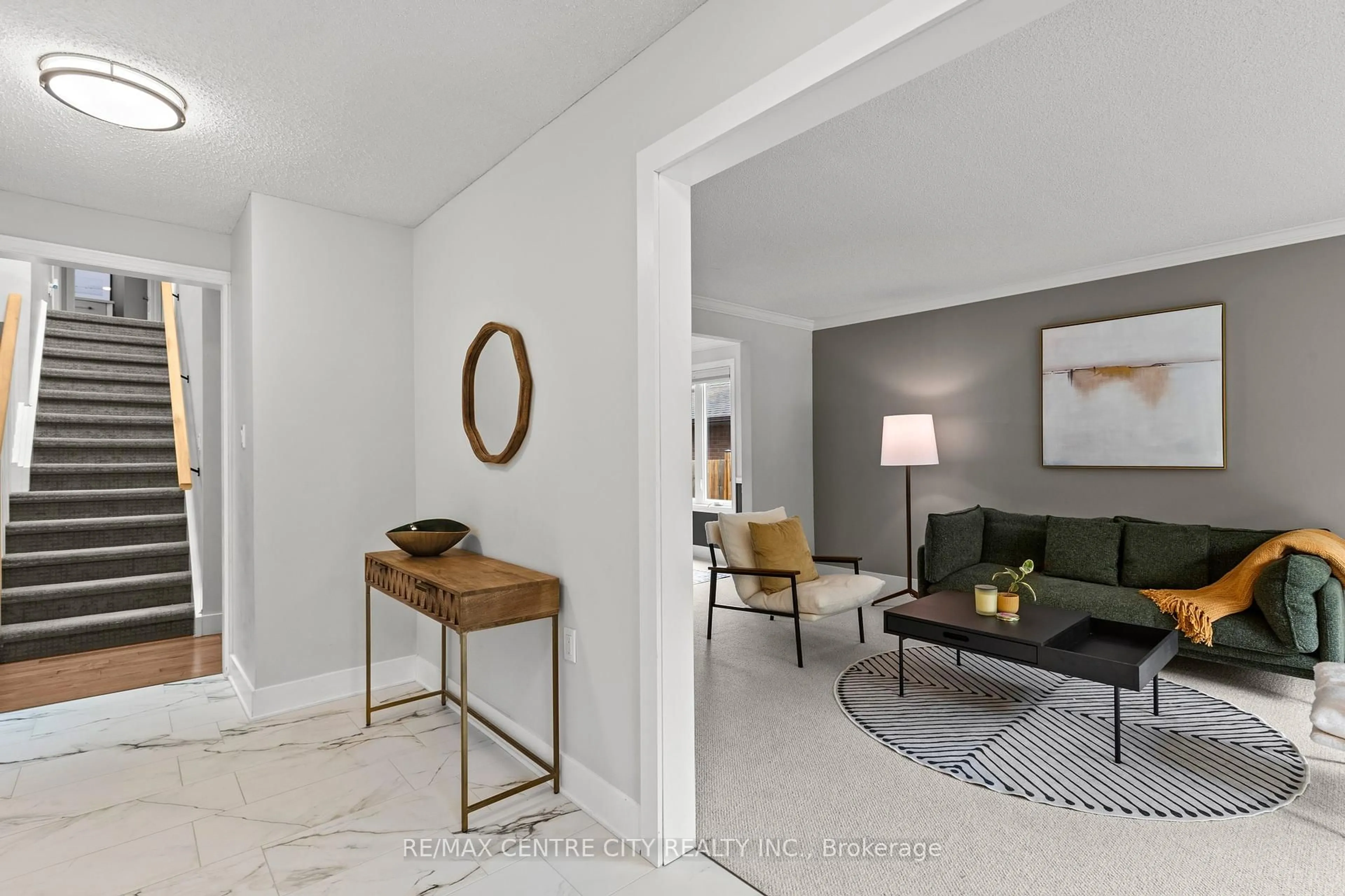 Indoor entryway for 1175 Glenora Dr, London North Ontario N5X 2P6
