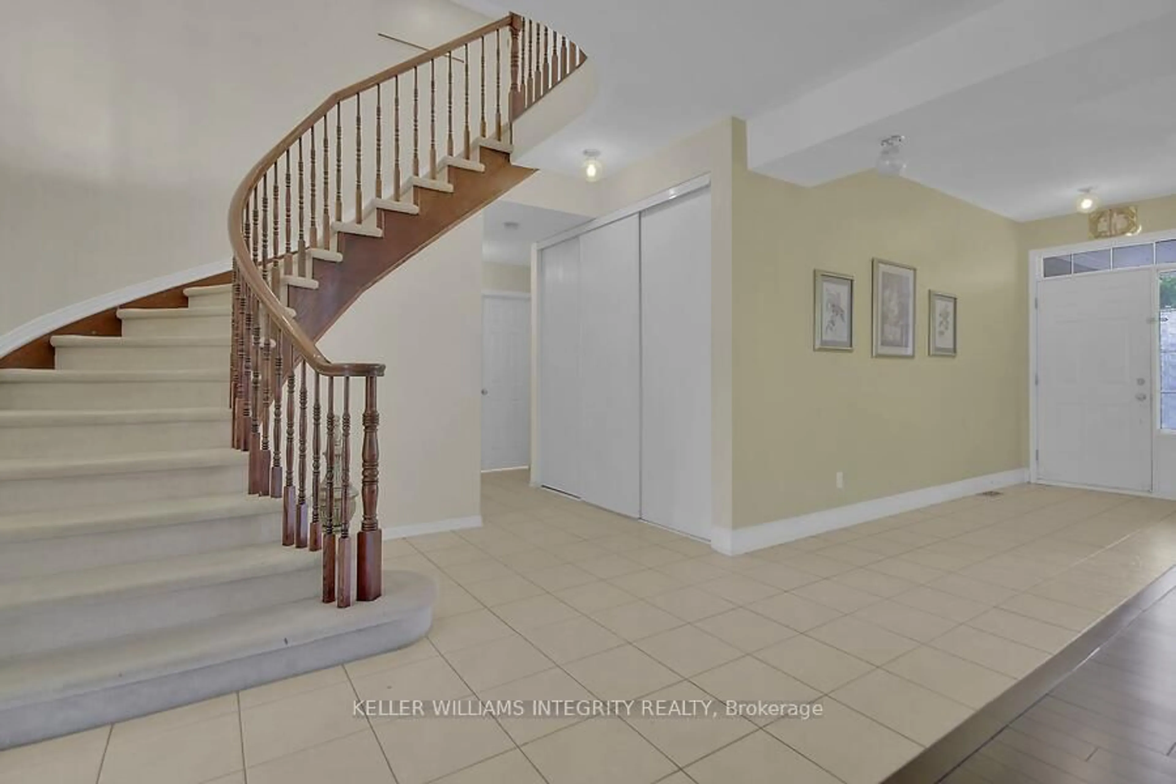 Indoor foyer for 59 Sawyer Way, Ottawa Ontario K2M 2X3