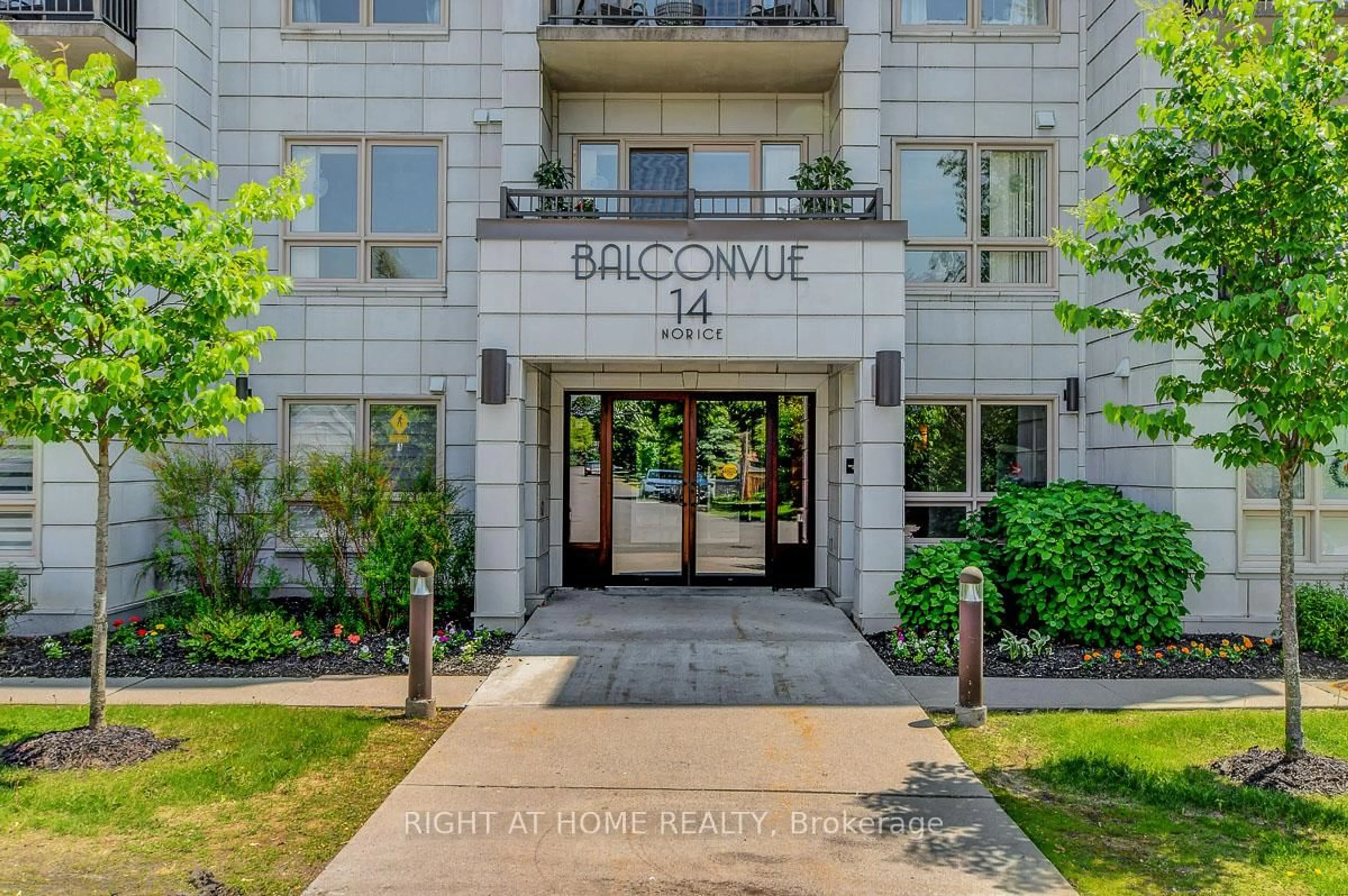 Indoor foyer for 14 Norice St #301, Ottawa Ontario K2G 2X4