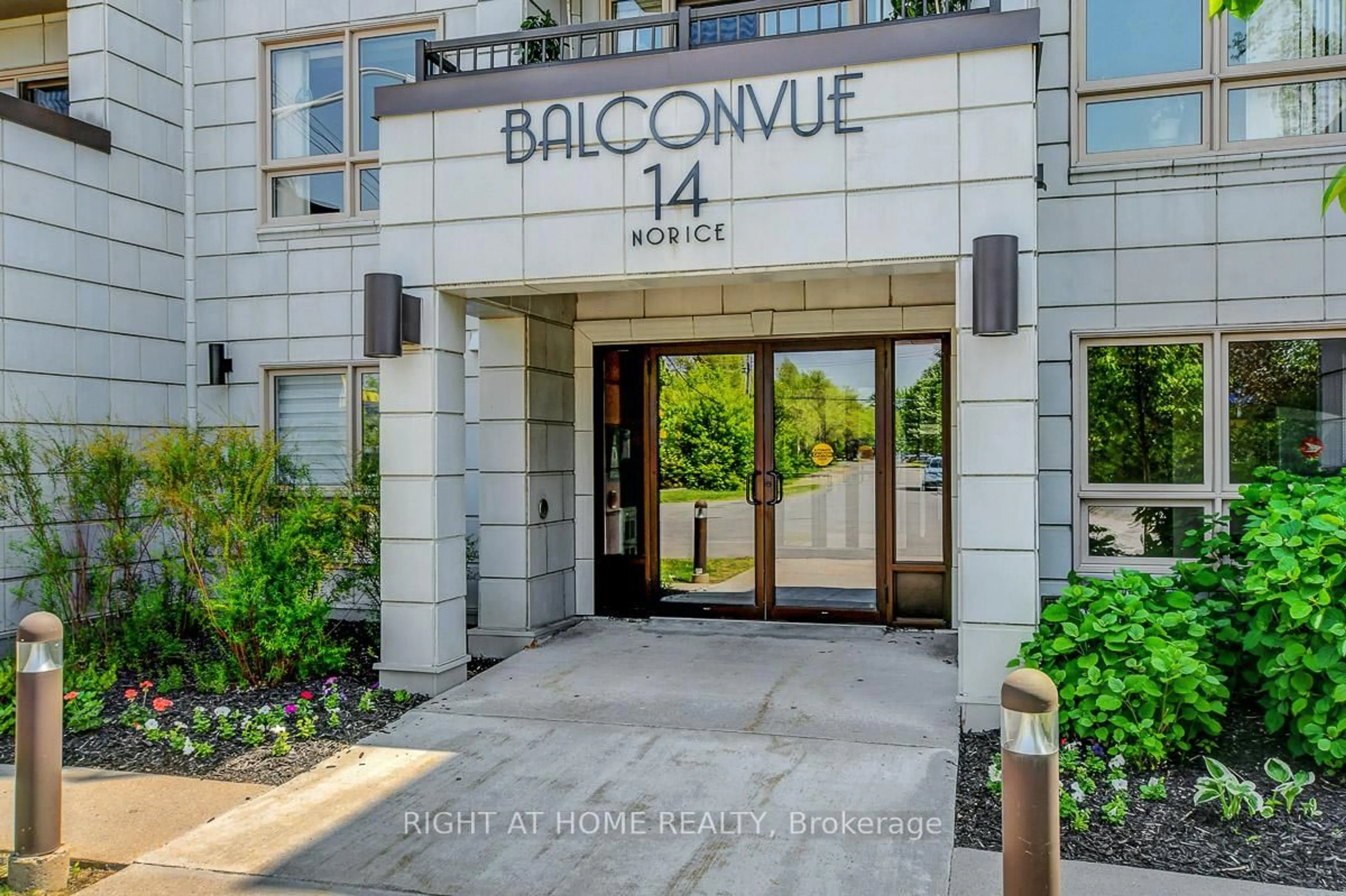 Indoor foyer for 14 Norice St #301, Ottawa Ontario K2G 2X4