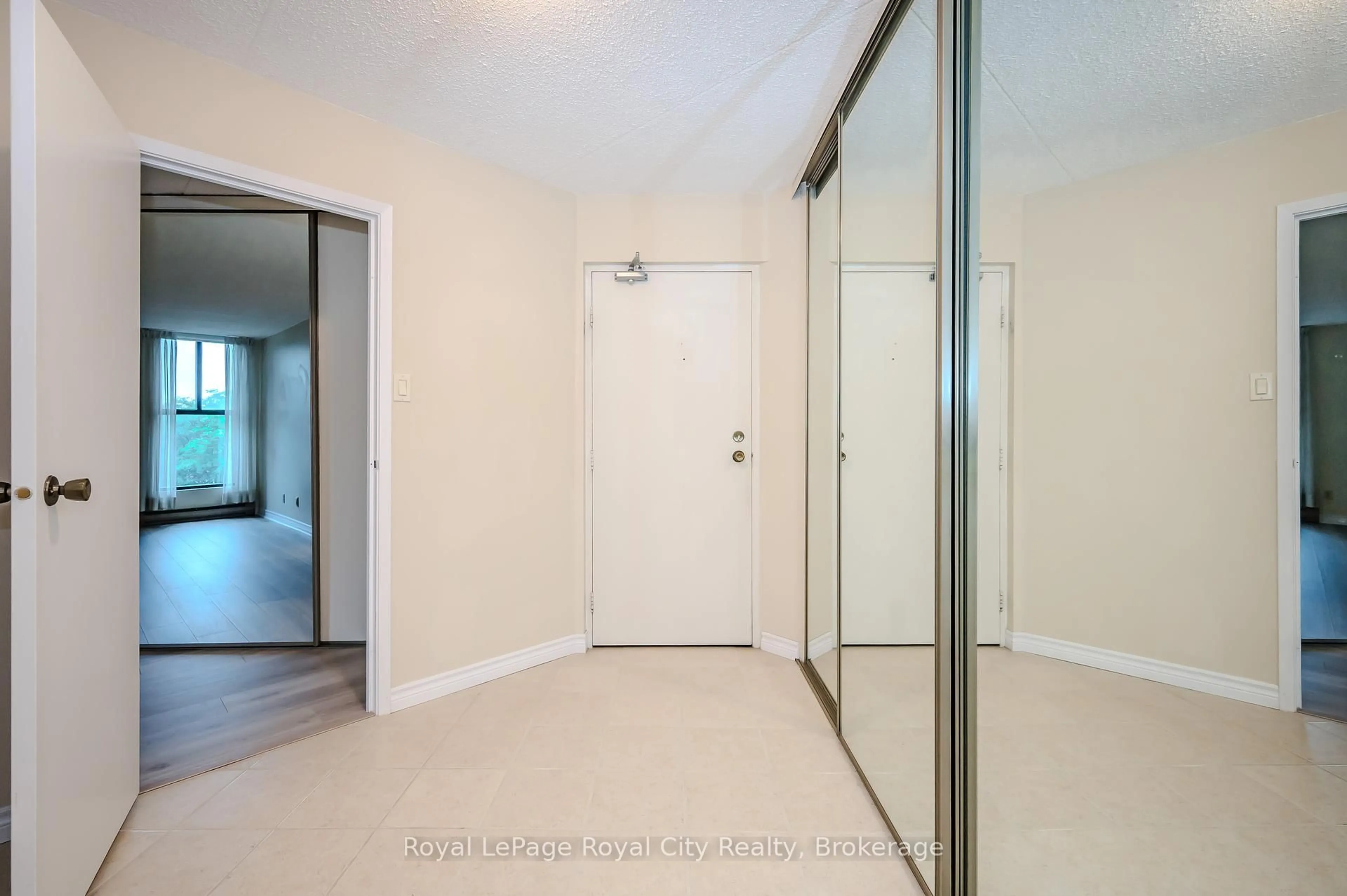 Unknown for 22 MARILYN Dr #608, Guelph Ontario N1H 7T1