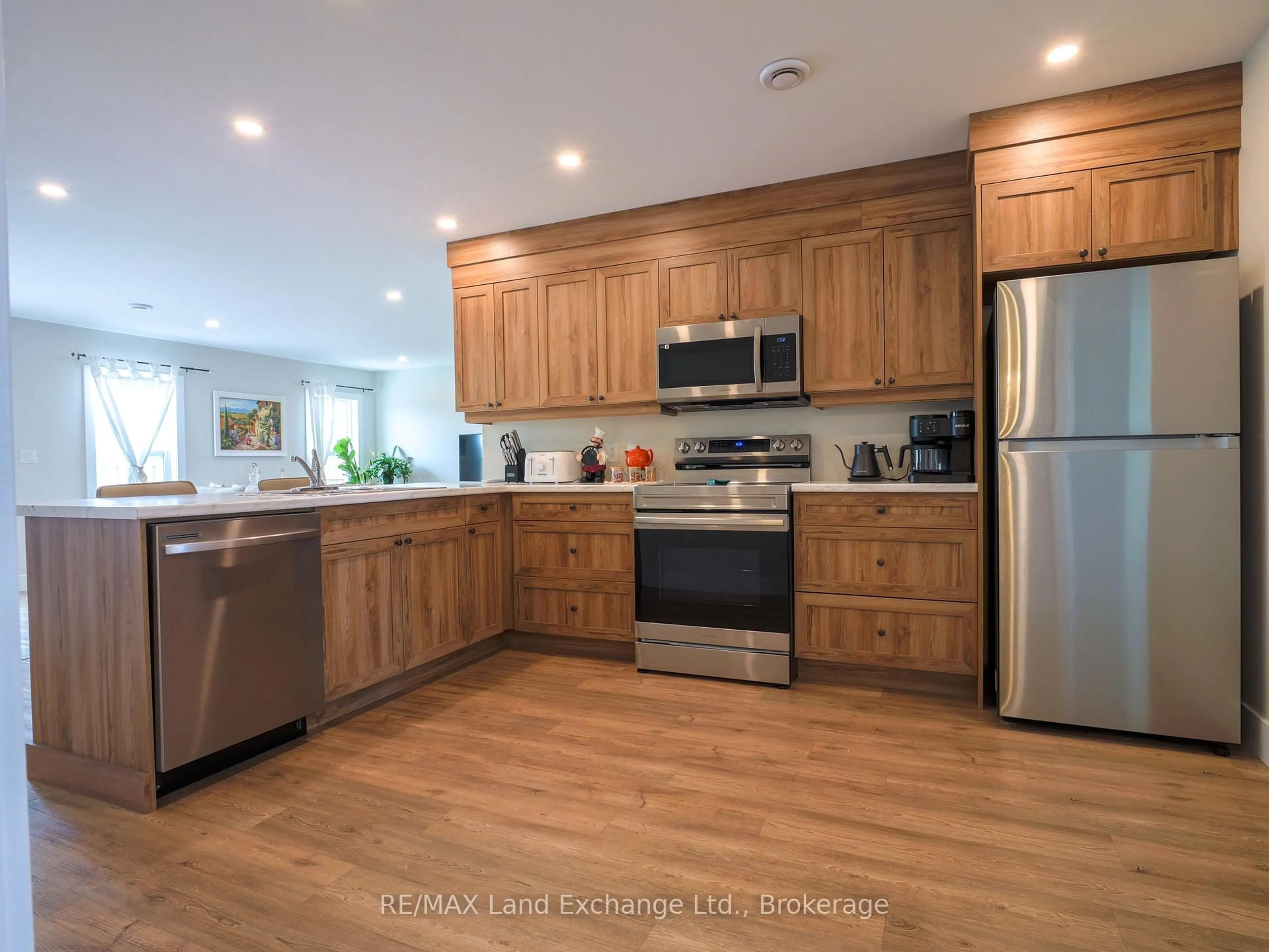 Open concept kitchen, wood/laminate floor for 1087 Waterloo St, Saugeen Shores Ontario N0H 2C3