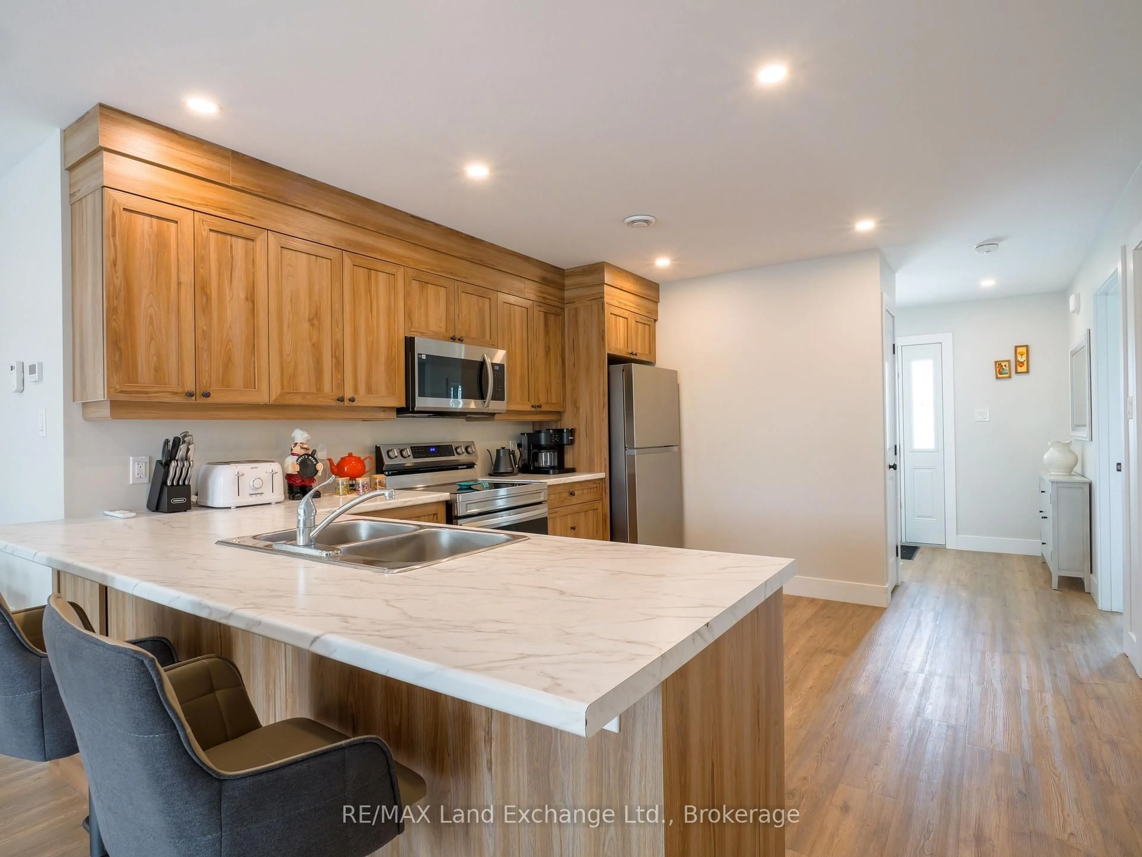 Open concept kitchen, unknown for 1087 Waterloo St, Saugeen Shores Ontario N0H 2C3