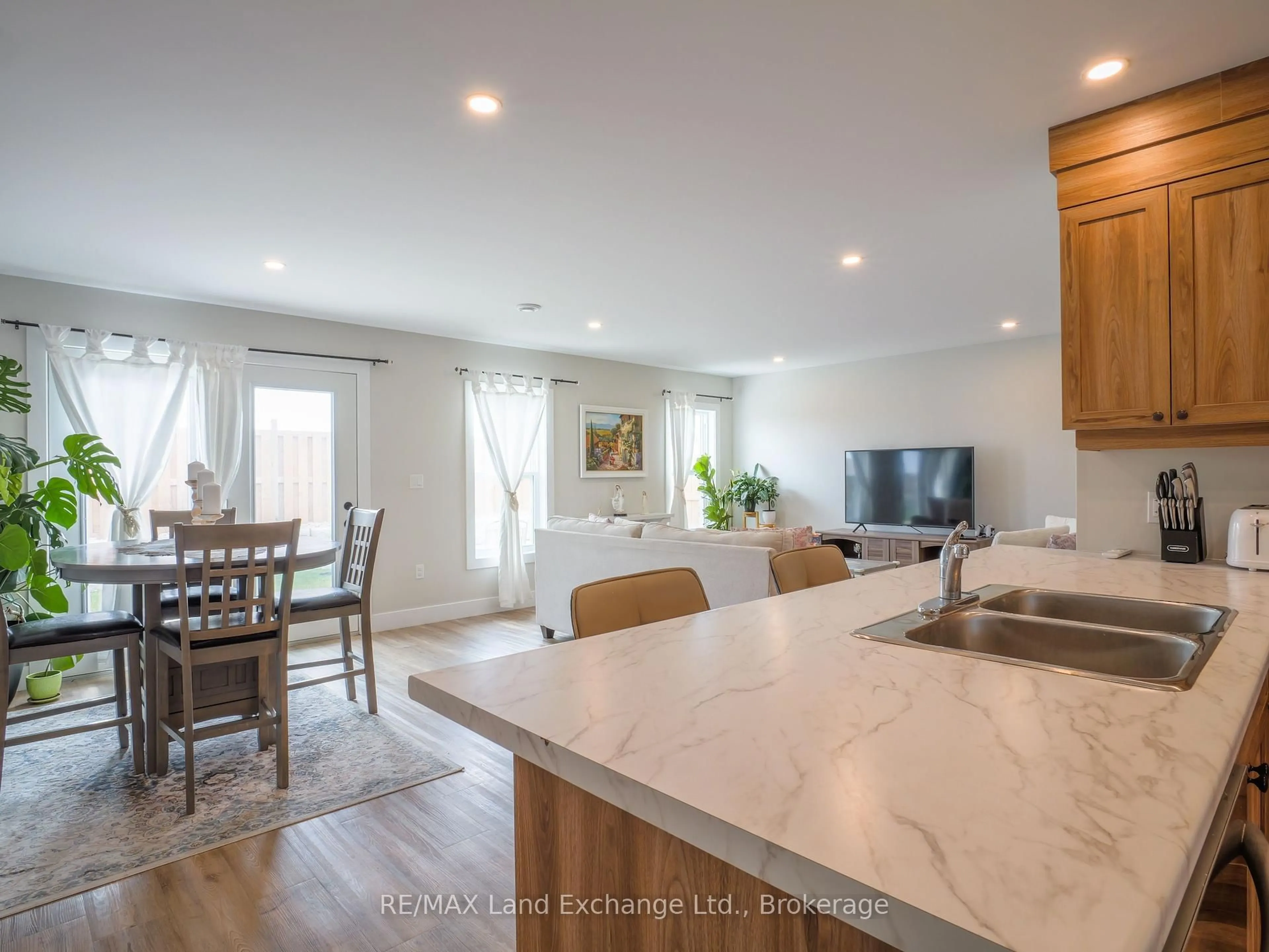 Open concept kitchen, unknown for 1087 Waterloo St, Saugeen Shores Ontario N0H 2C3