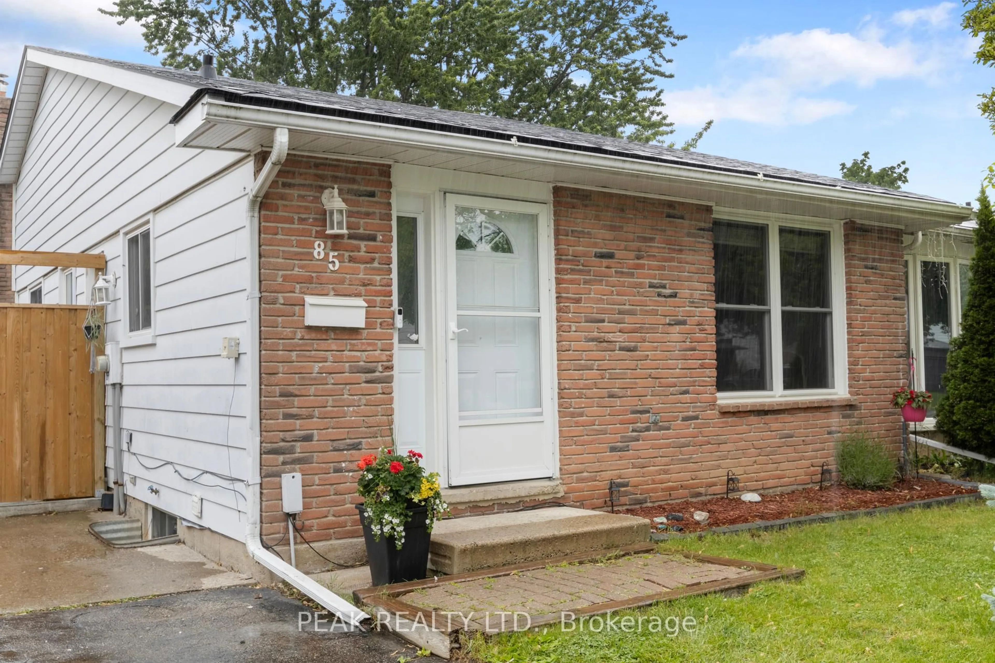 Home with brick exterior material, street for 85 Ashgrove Ave, Brantford Ontario N3R 6E6