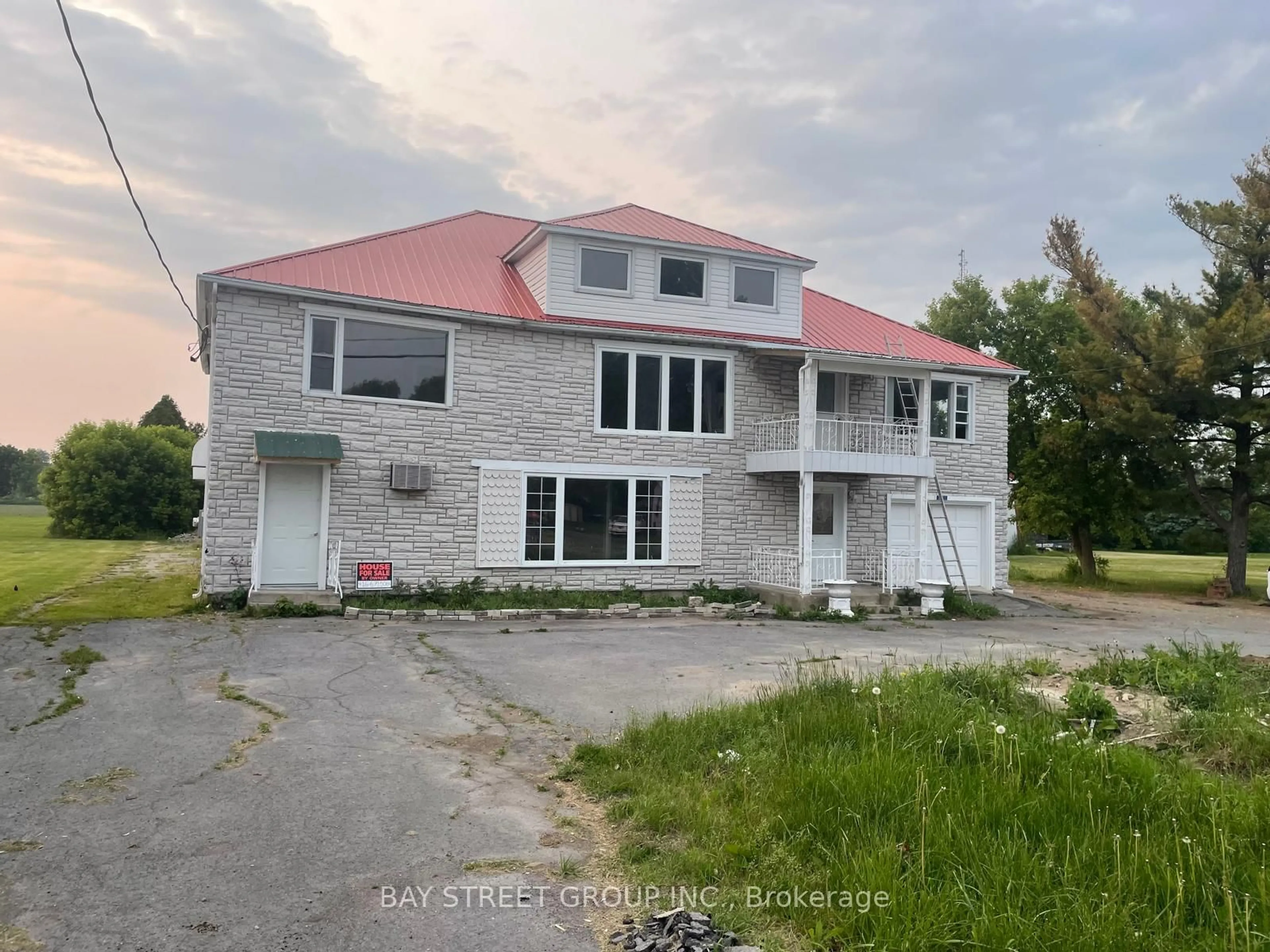 A pic from outside/outdoor area/front of a property/back of a property/a pic from drone, building for 21127 Concession 5 Rd, South Glengarry Ontario K0X 1N0