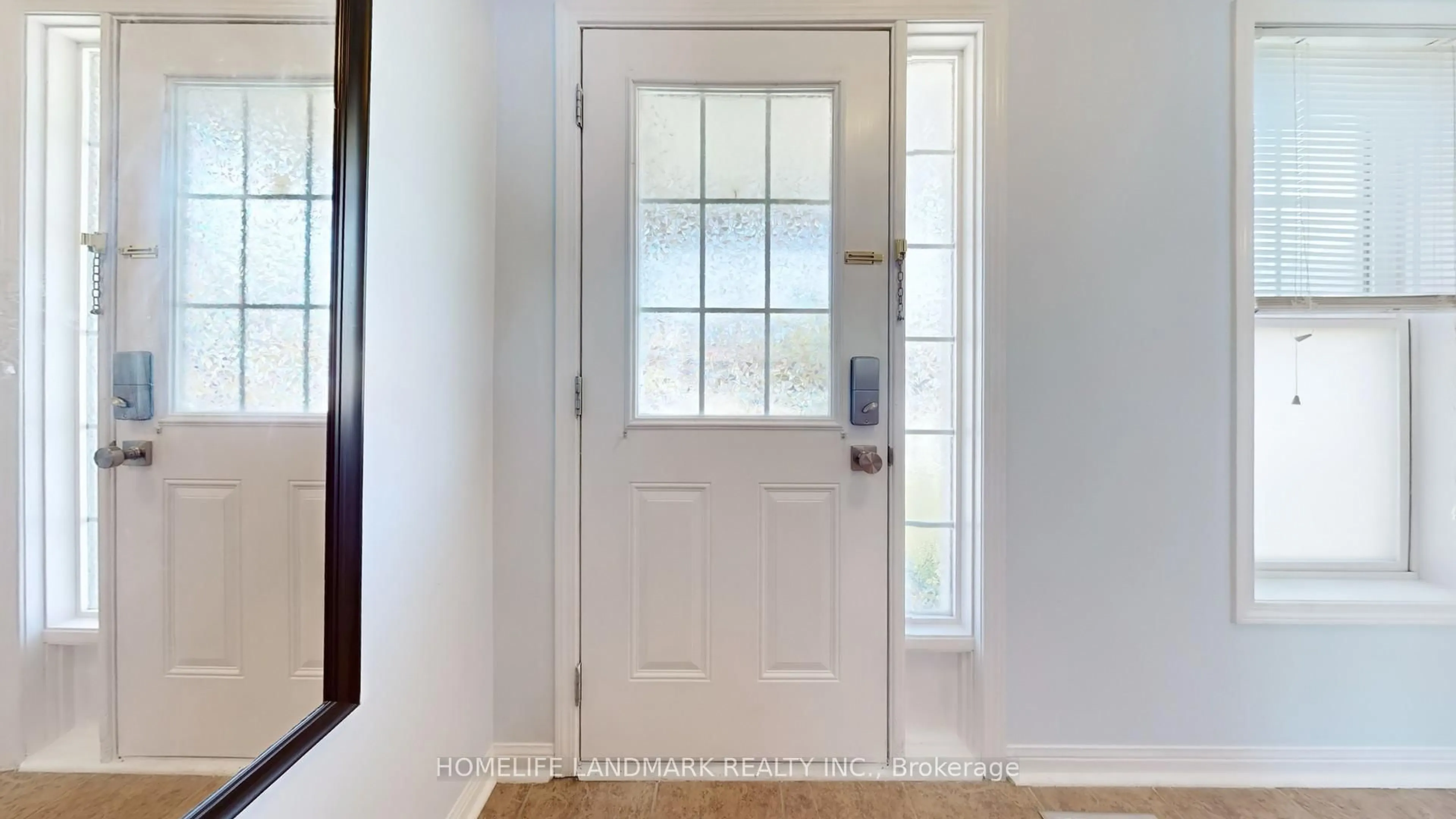Indoor entryway for 48 Redstart Dr, Cambridge Ontario N1T 2G6