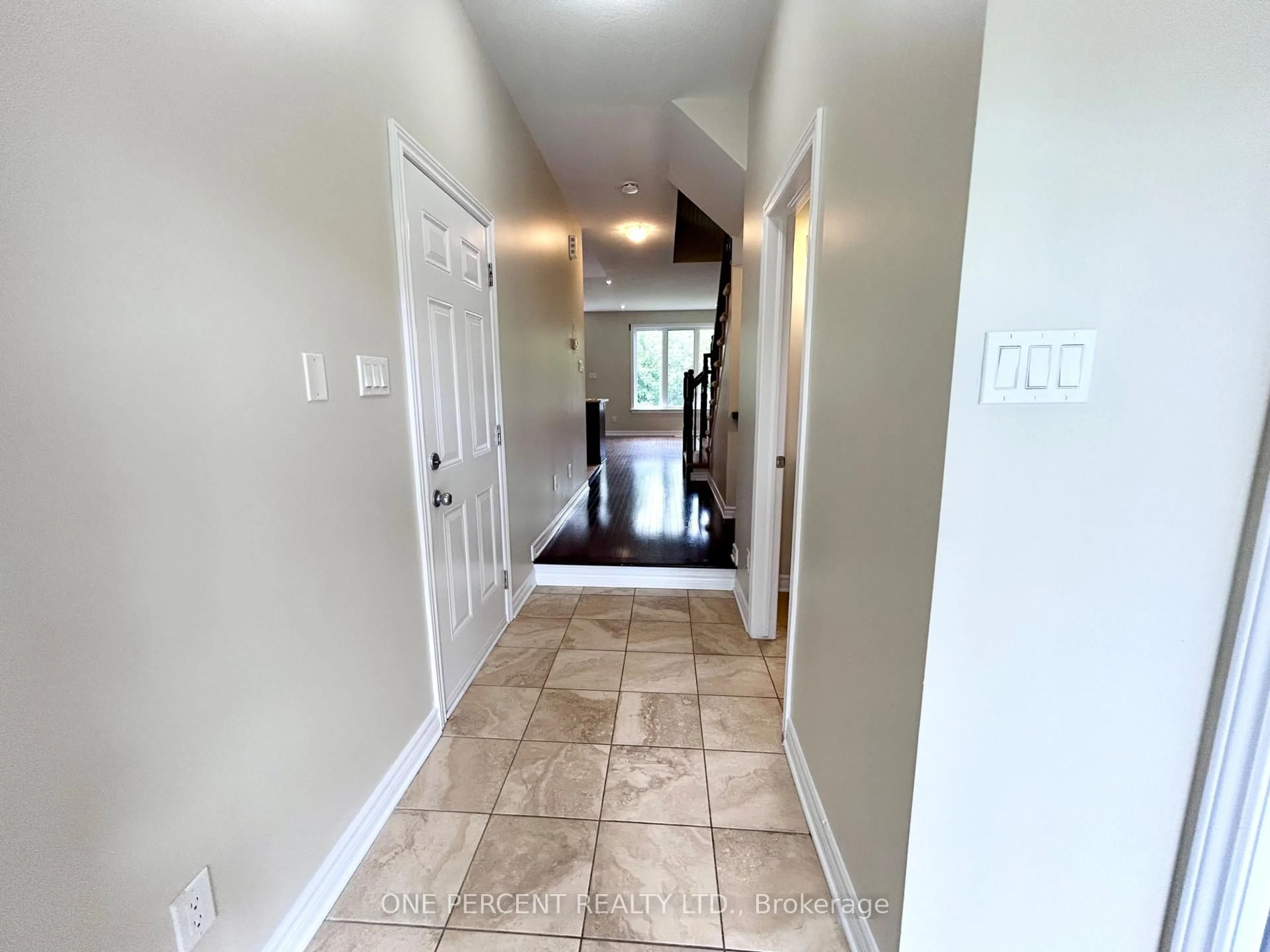 Indoor entryway for 213 Via San Marino St, Cornwall Ontario K6H 5R6