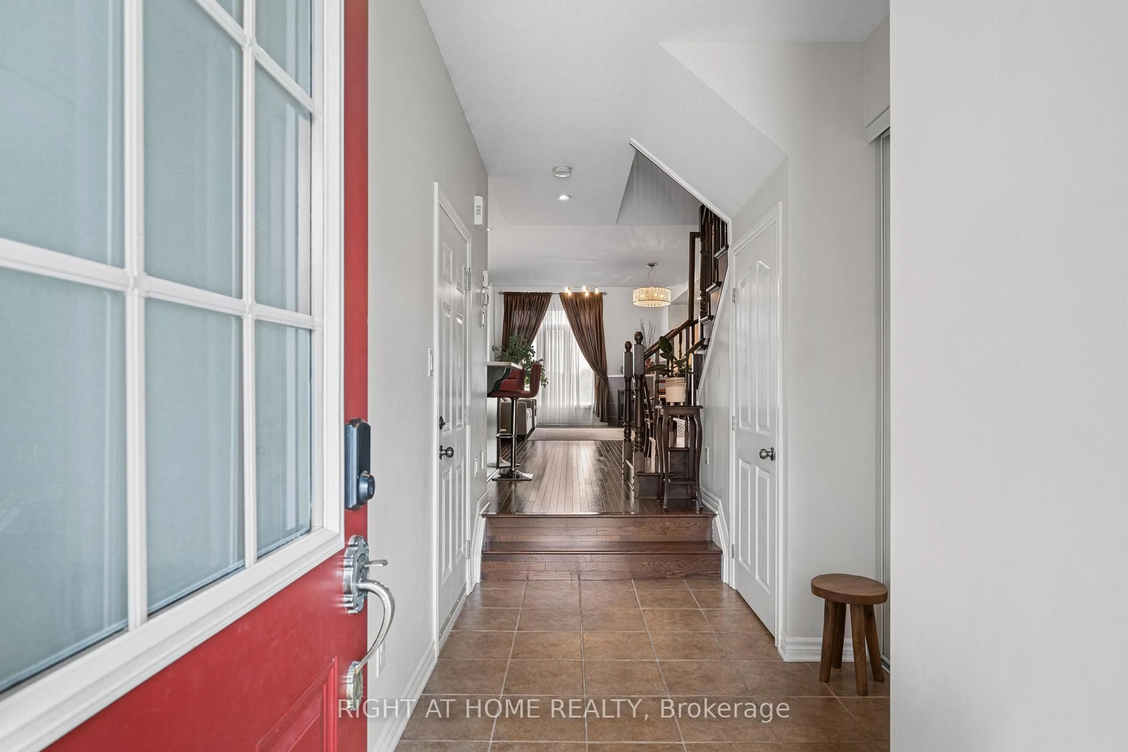 Indoor entryway for 538 Remnor Ave, Ottawa Ontario K2T 0A5