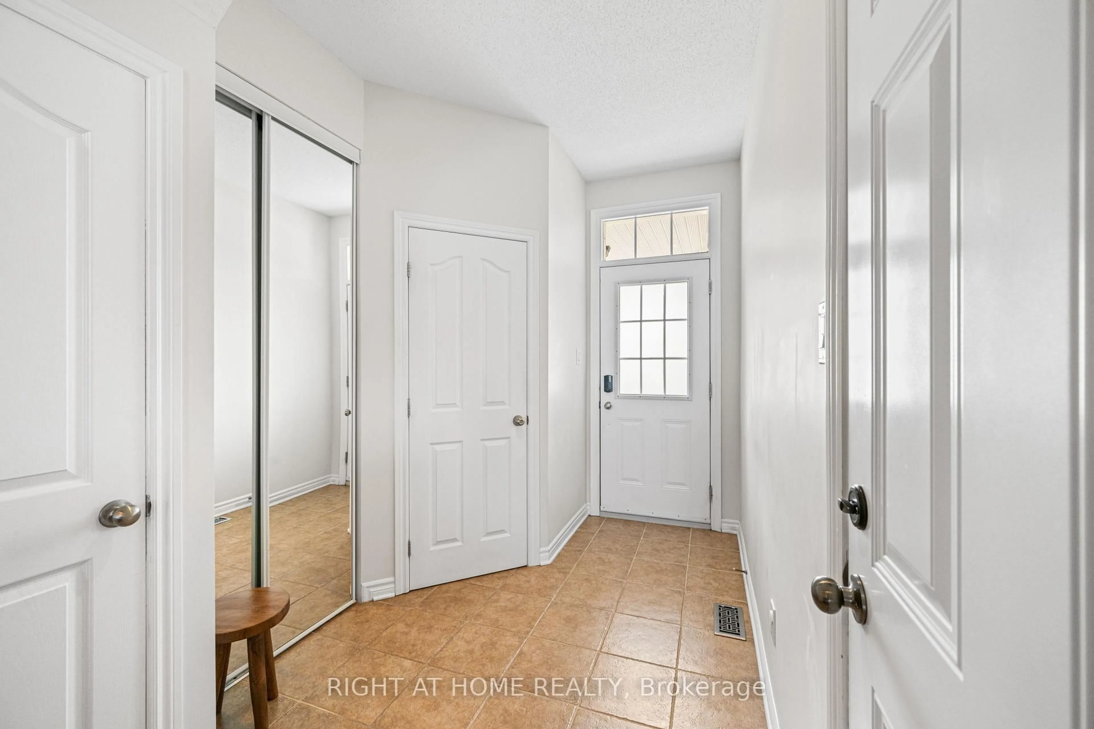 Indoor entryway for 538 Remnor Ave, Ottawa Ontario K2T 0A5