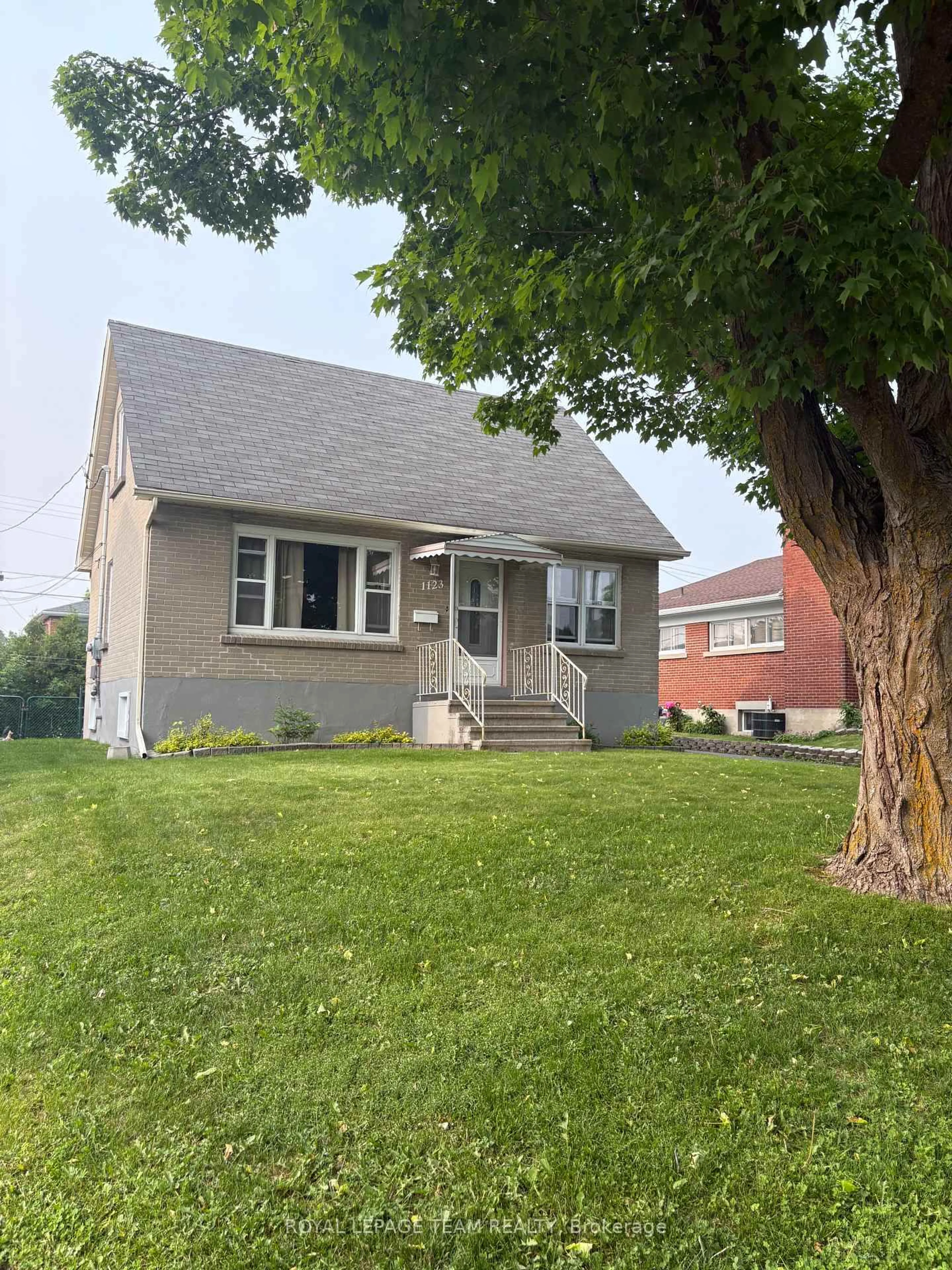 Home with vinyl exterior material, street for 1123 Secord Ave, Ottawa Ontario K1H 8C9
