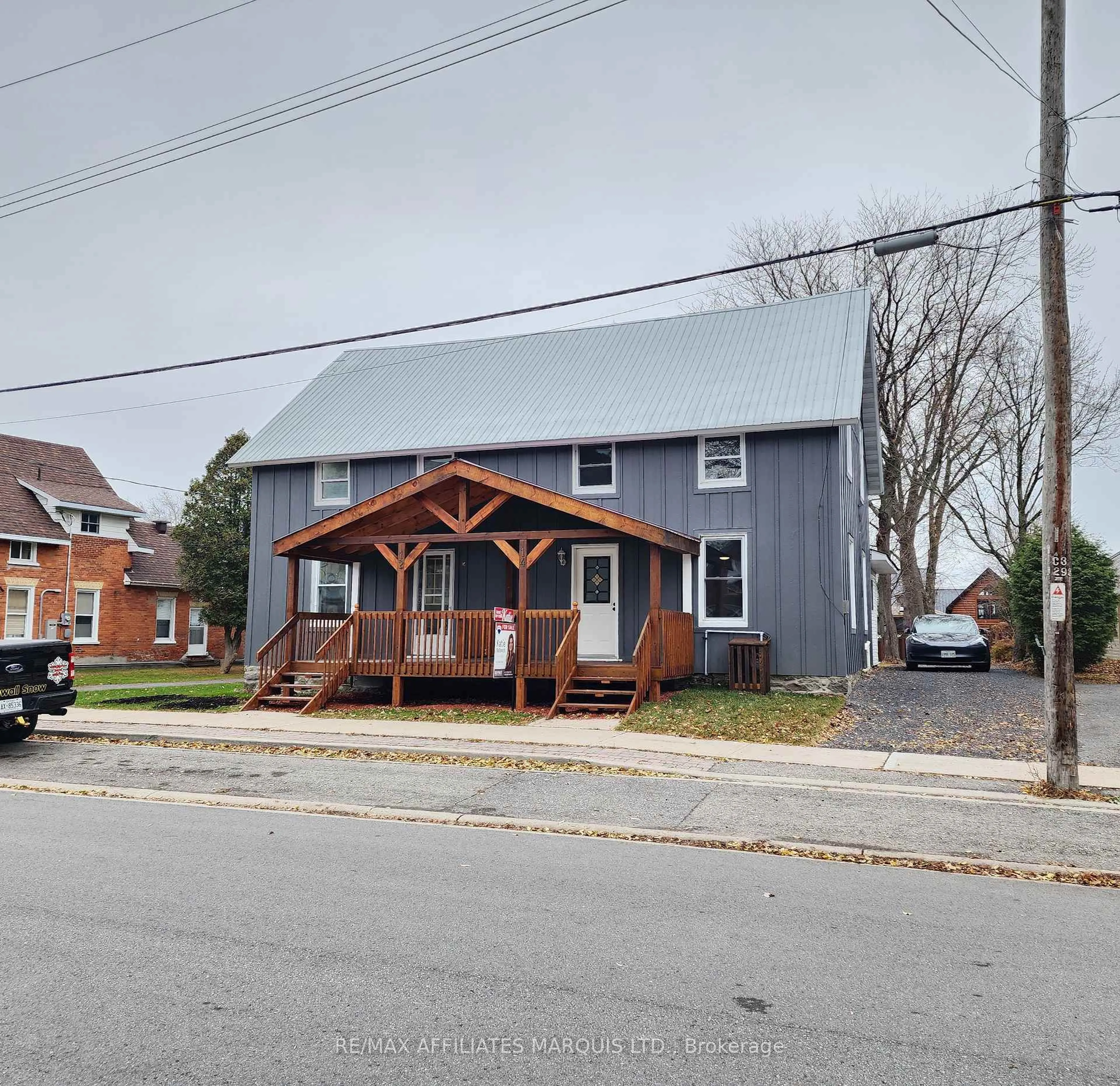 A pic from outside/outdoor area/front of a property/back of a property/a pic from drone, street for 14 OAK St, South Glengarry Ontario K0C 1N0