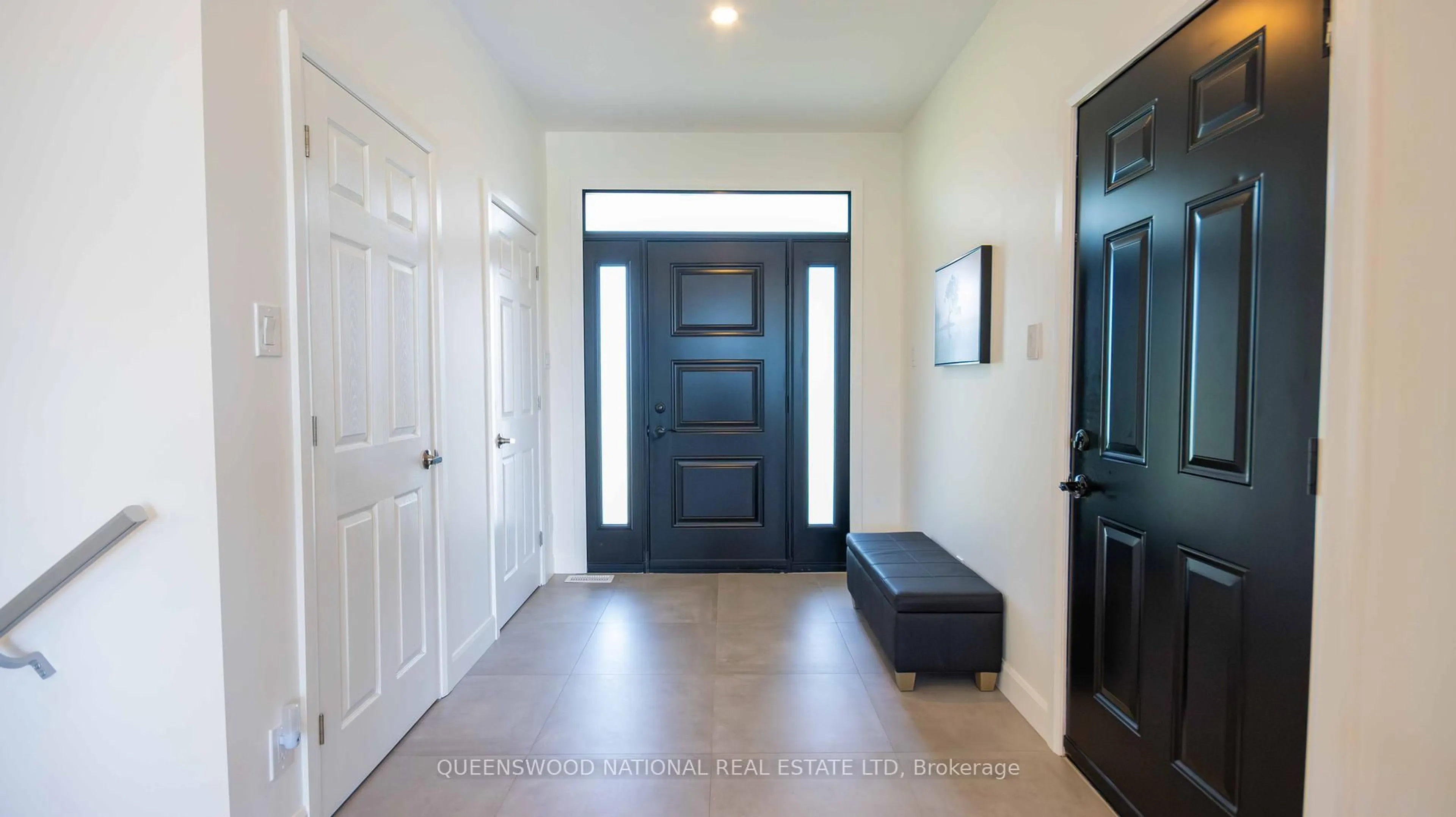 Indoor entryway for 1443 Rideau River Rd, Merrickville Ontario K0G 1N0