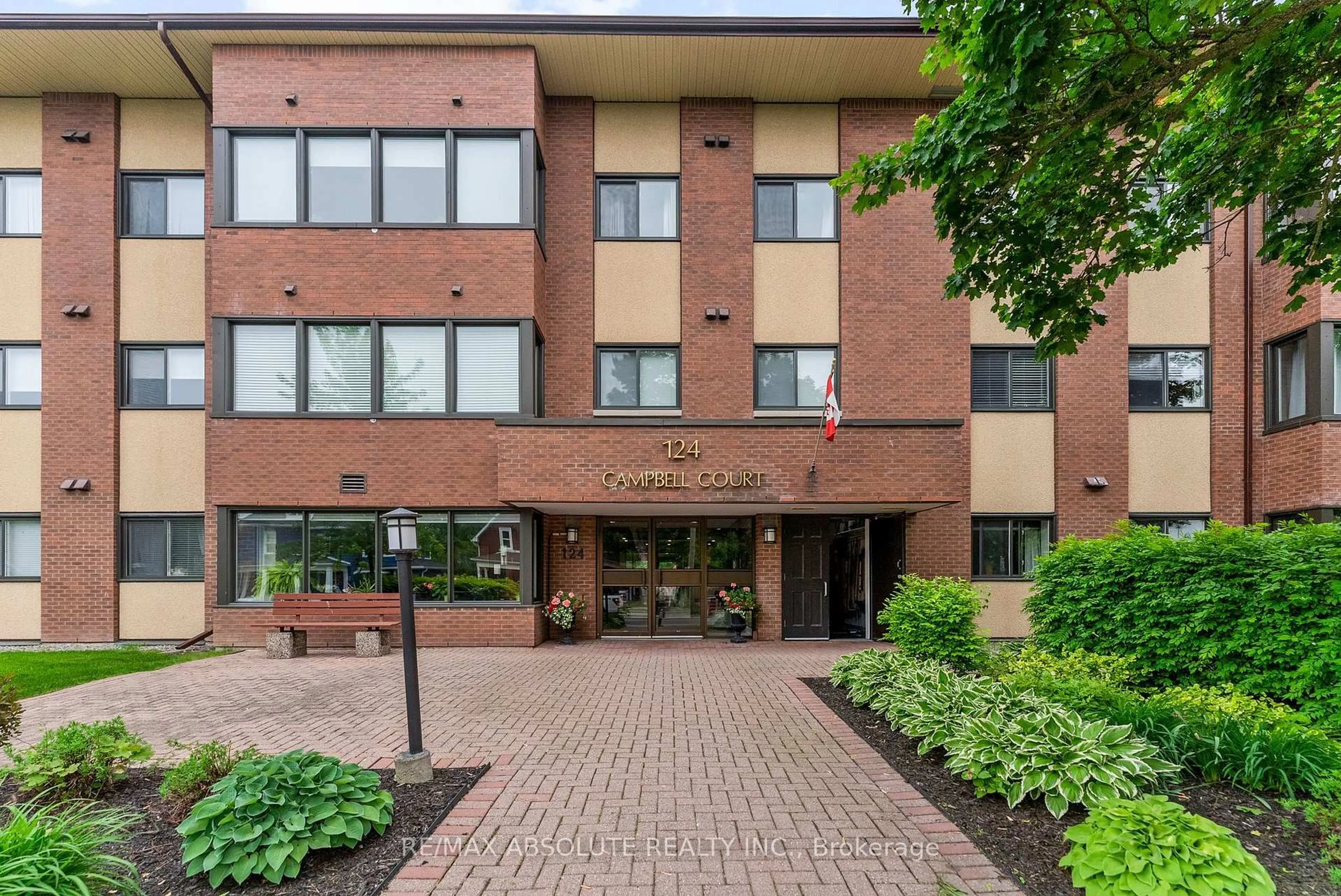 Indoor foyer for 124 Daniel St #301, Arnprior Ontario K7S 2L7