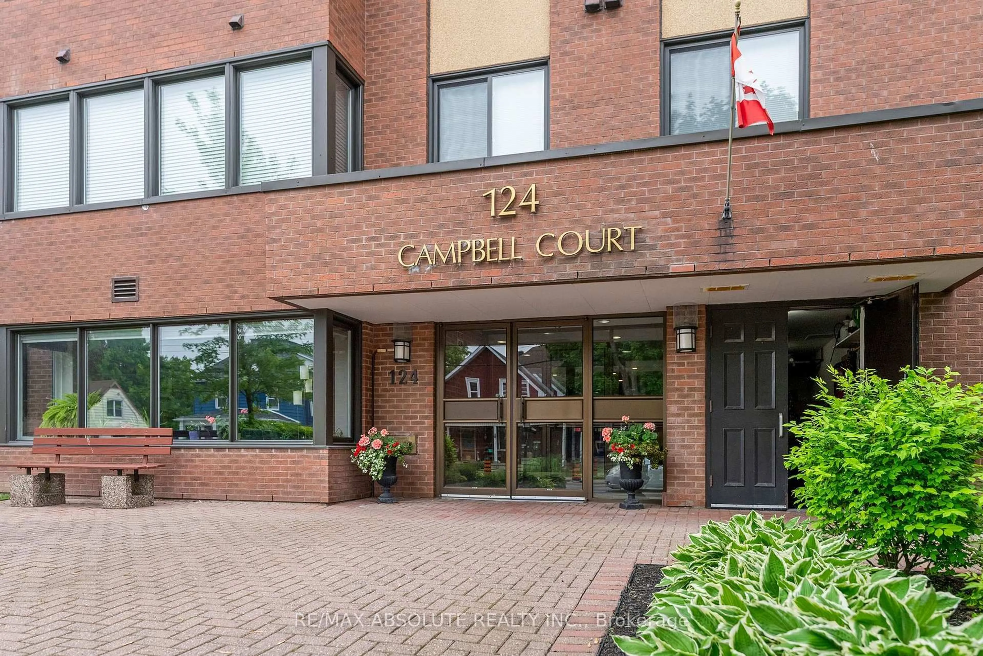 Indoor foyer for 124 Daniel St #301, Arnprior Ontario K7S 2L7