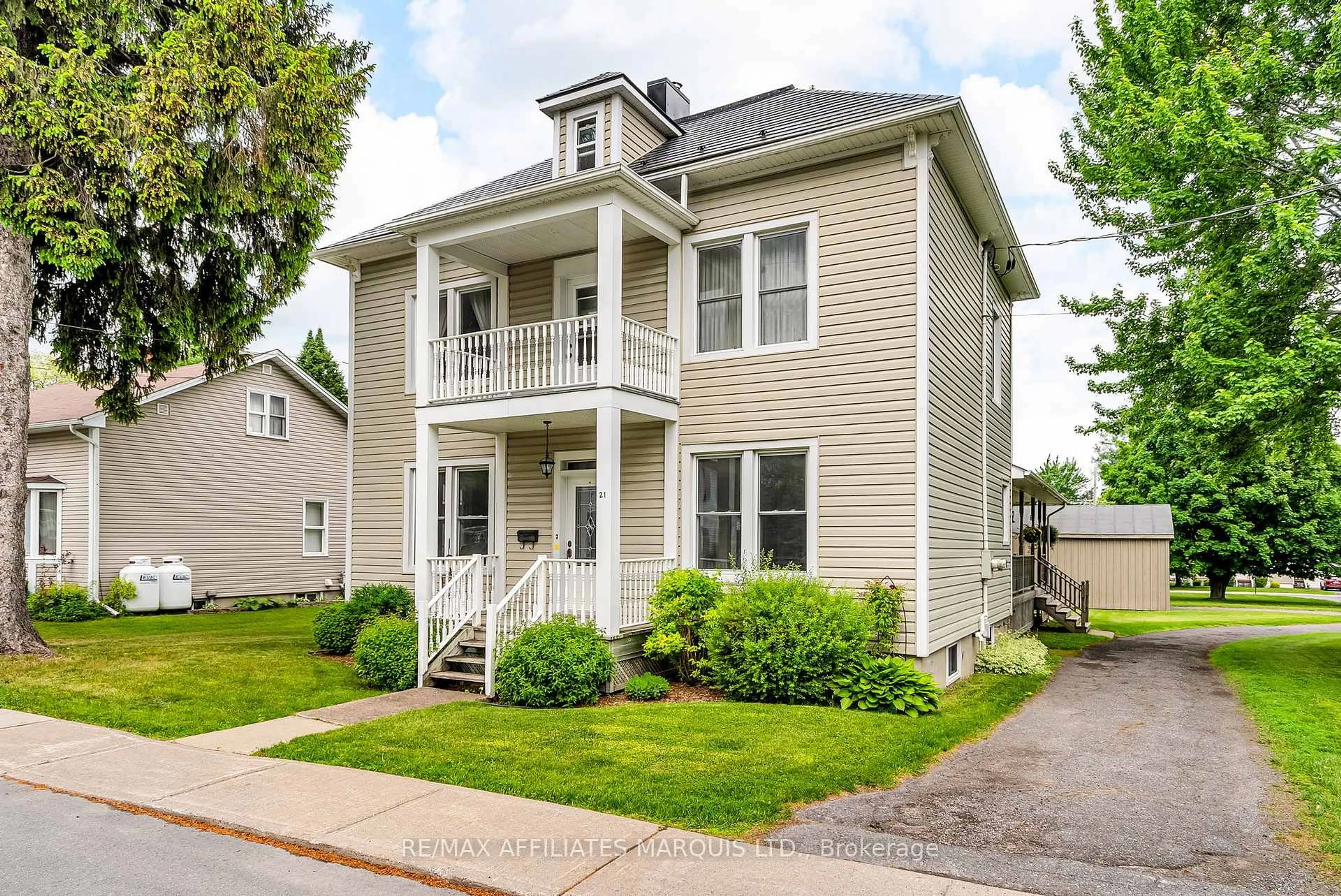 Home with vinyl exterior material, street for 21 Peter St, North Glengarry Ontario K0C 1T0